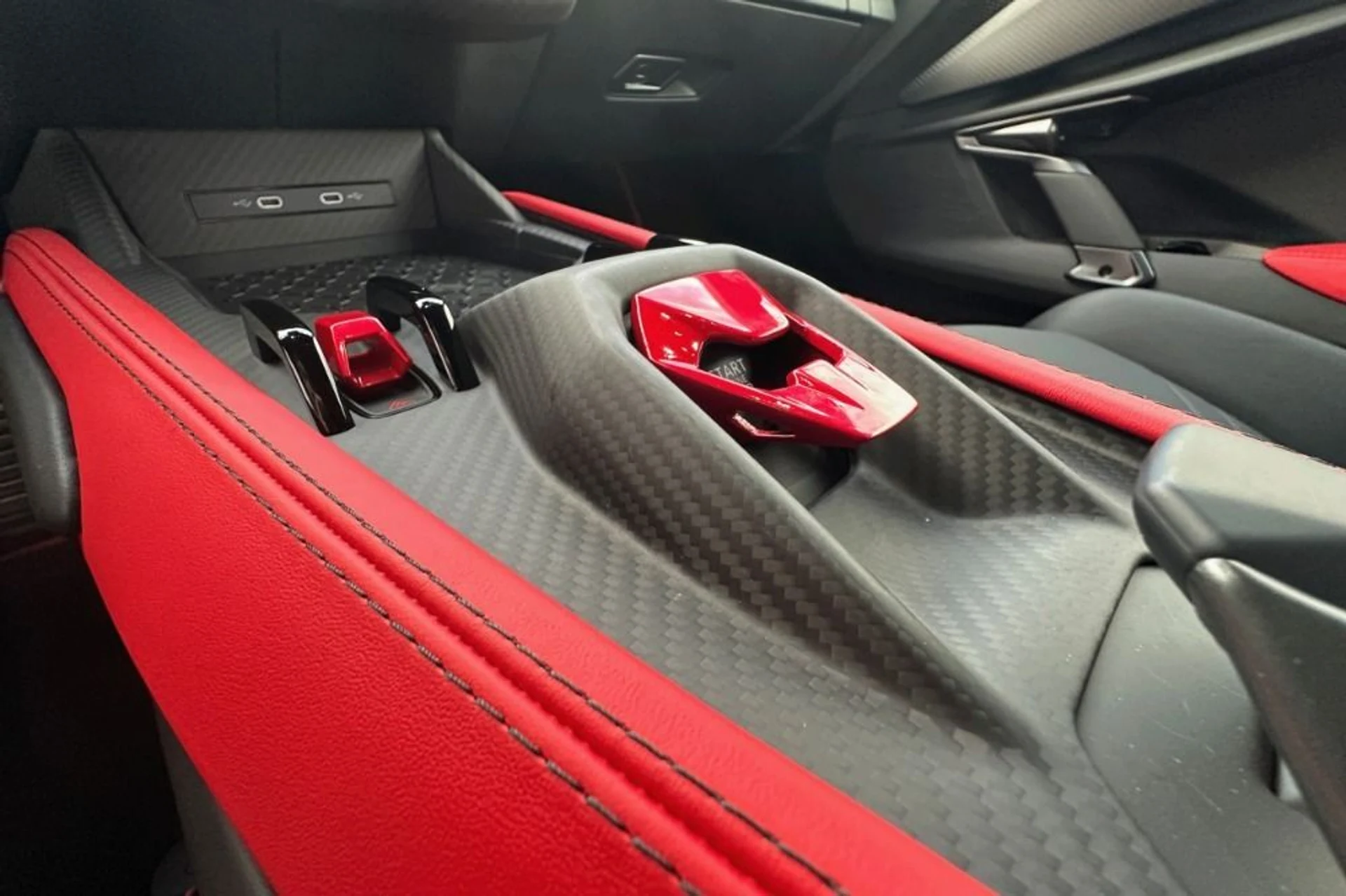 mph007_4012244963_Used_2025_Lamborghini_Revuelto_1769640276_8b60ec1650