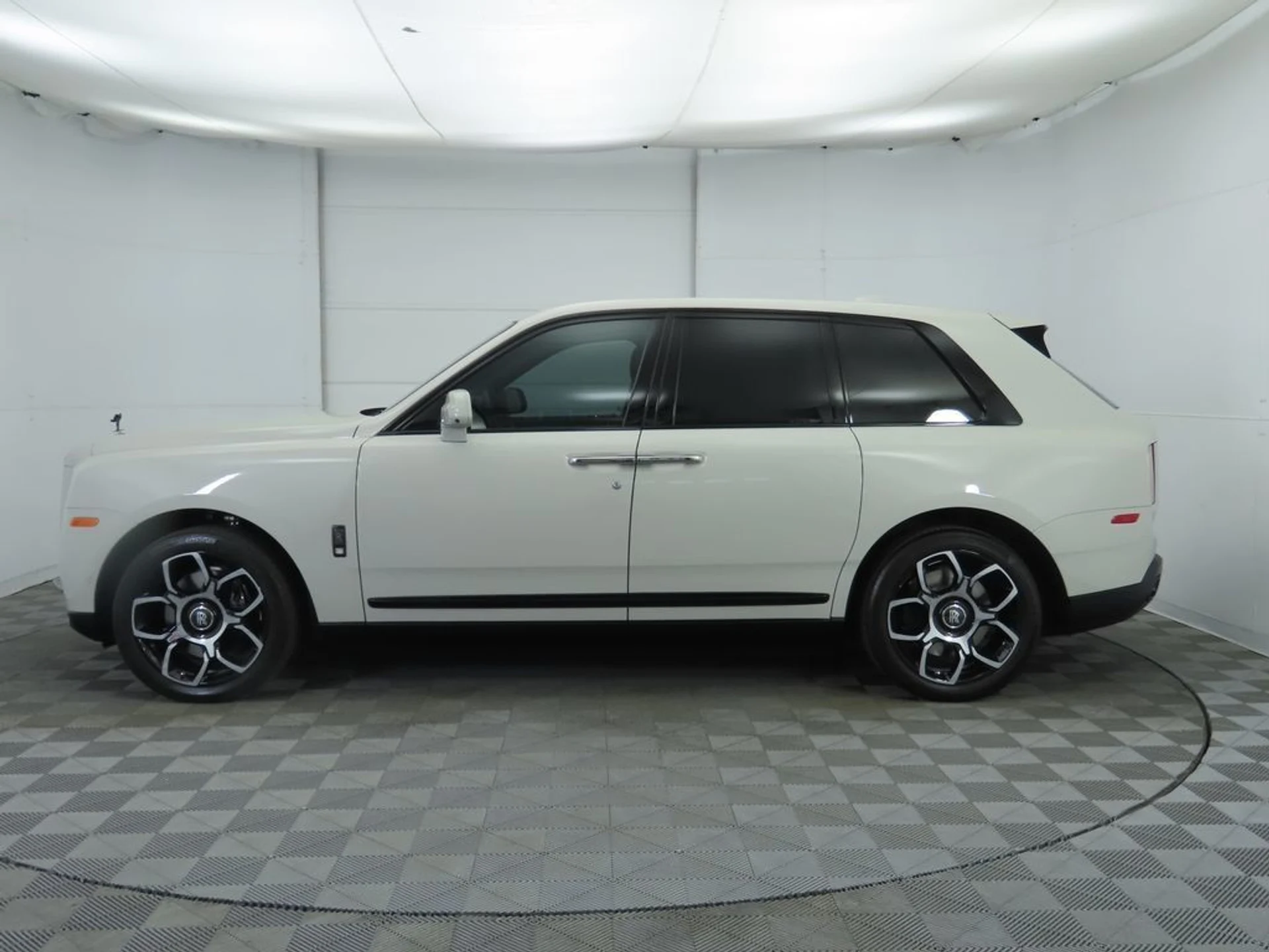 mph007_4016236129_used_2023_rolls_royce_cullinan_blackbadgesportutility_8119_22957248_8_1024_2fb17e7b88