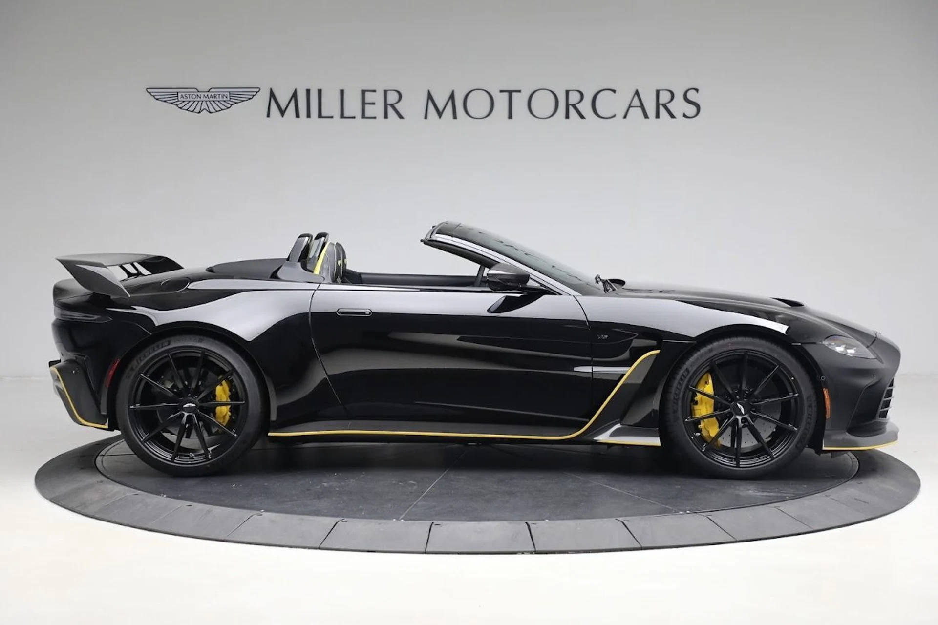 mph007_4016581590_Used_2023_Aston_Martin_Vantage_V12_1687444772_6d42e93bfa