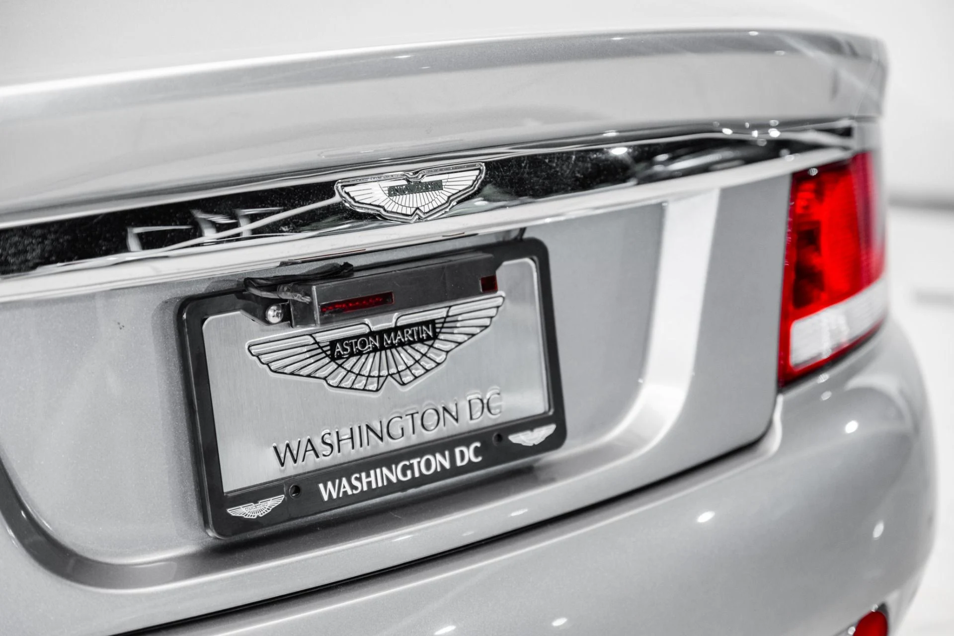 mph007_4022686299_Used_2002_Aston_Martin_Vanquish_V12_1750947116_5271820056