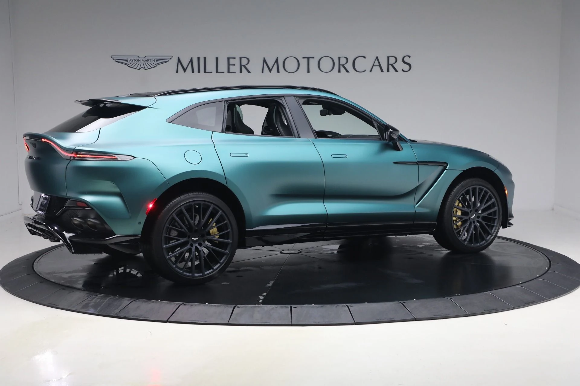 mph007_4025982739_Used_2023_Aston_Martin_DBX_707_1787862808_20e075881e