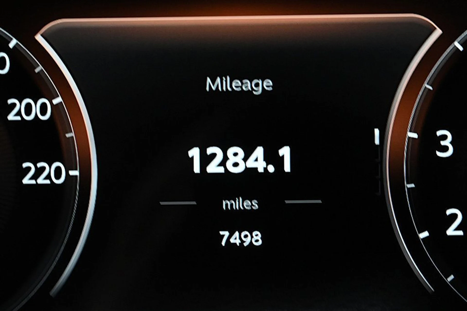 mph007_4027451635_used_2024_aston_martin_db12_coupe_11350_23000409_7_1024_d2e2b05a10