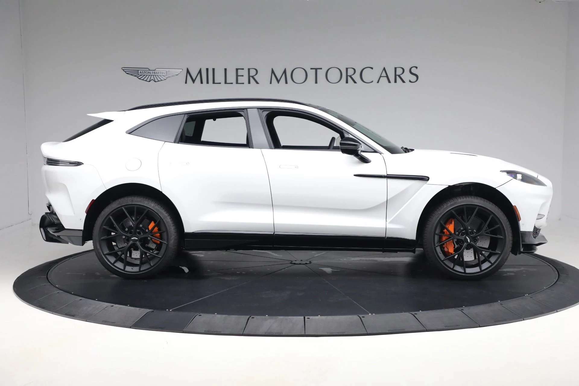 mph007_402871843_New_2025_Aston_Martin_DBX_707_707_c9308bf3bd