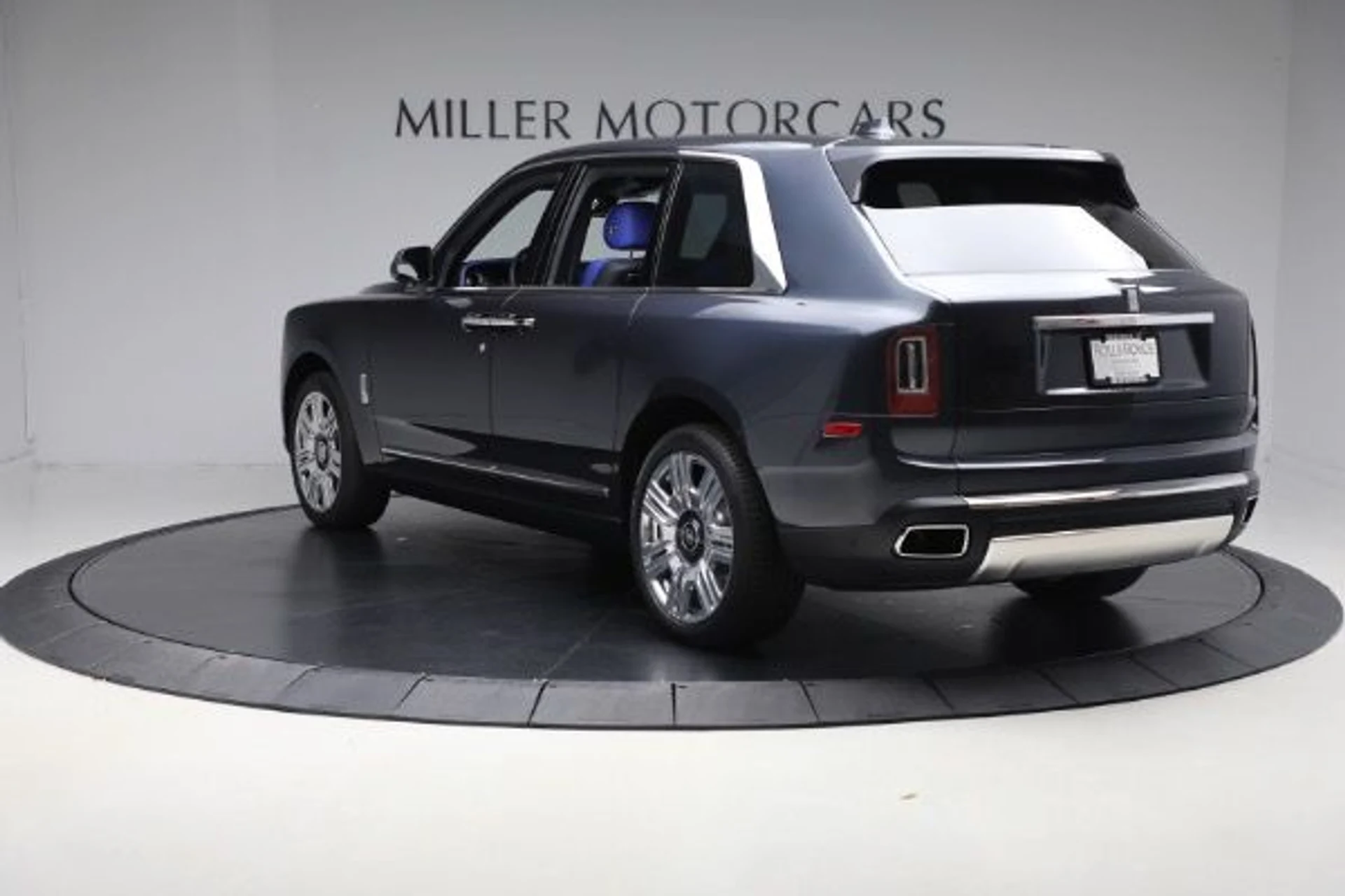 mph007_403067946_Used_2022_Rolls_Royce_Cullinan_6e5745b734
