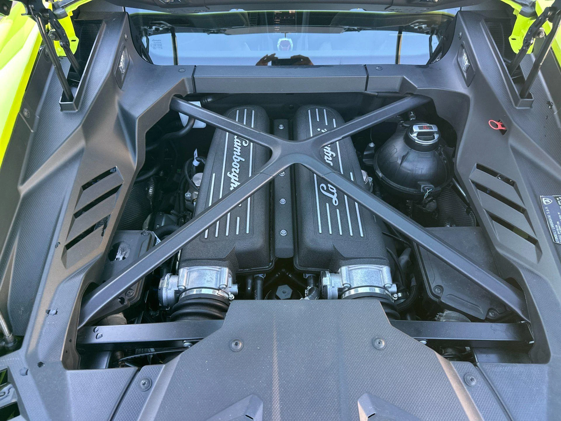 mph007_4035273692_Used_2020_Lamborghini_Huracan_EVO_1772634302_11e81120c8