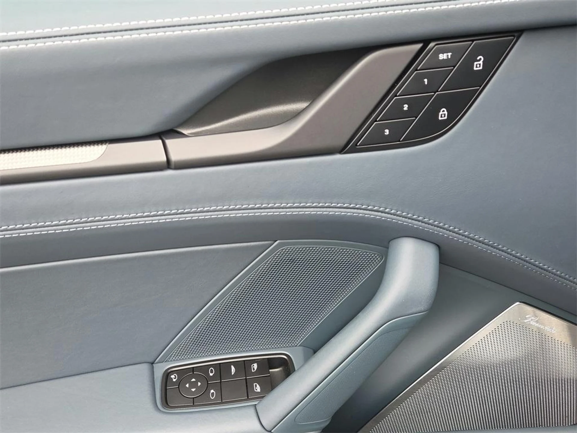 mph007_4037966754_q_Prqm_R_Kkt_Vzd8_A8u_Ikhw_Xc_Ivxs_3ca7e4ca80