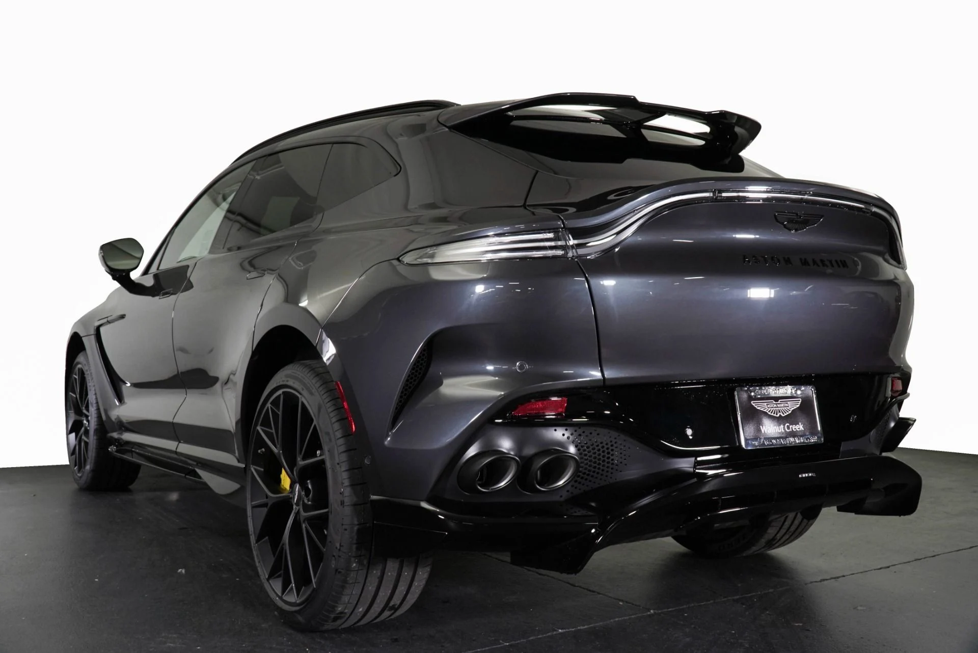 mph007_4038160379_New_2026_Aston_Martin_DBX_707_1771008971_1595c307b2