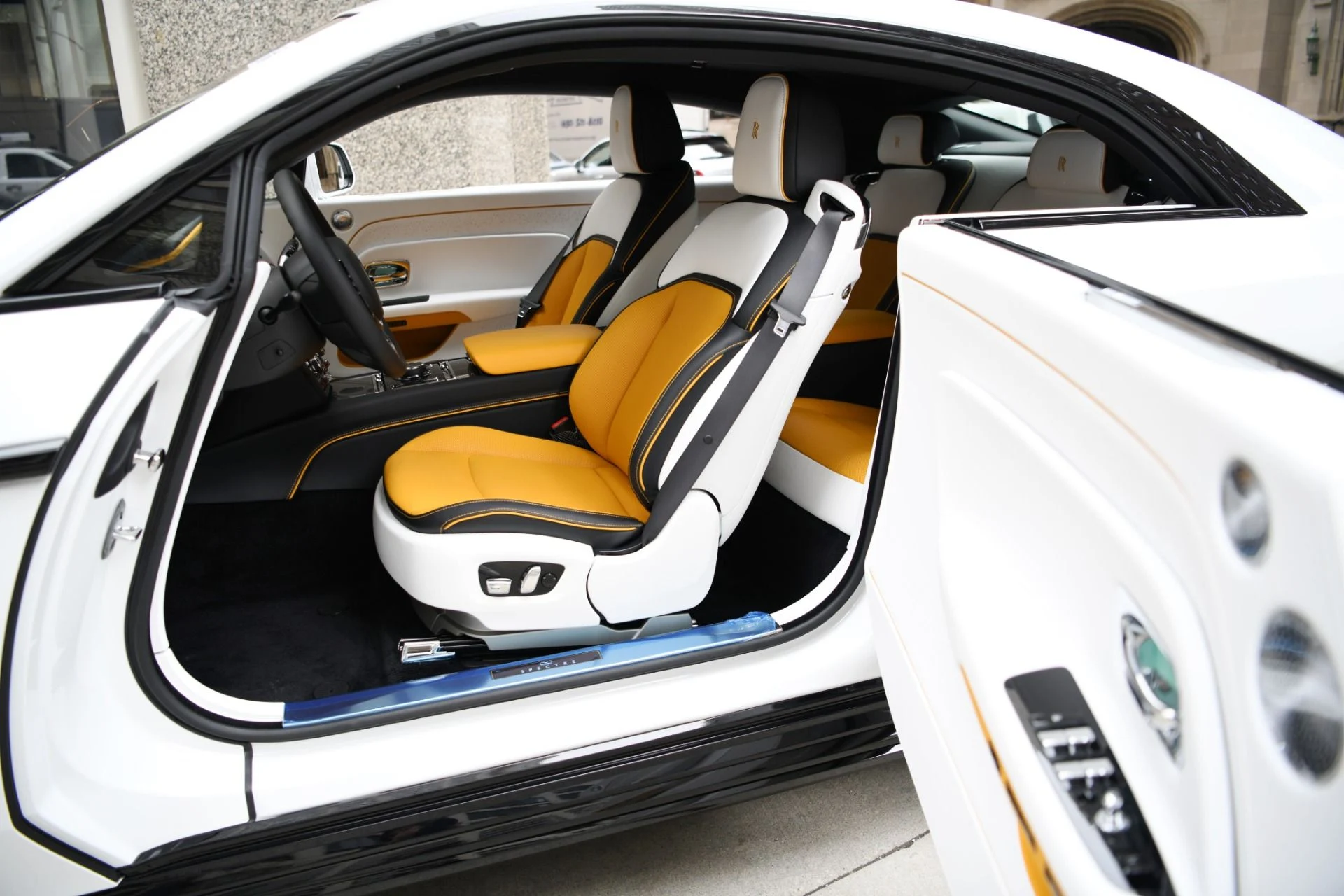 mph007_4047384287_11807_p9_l_02f5b457bc