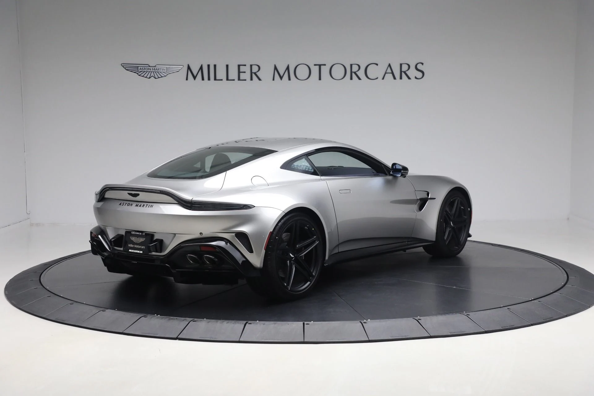 mph007_4048702487_New_2025_Aston_Martin_Vantage_4bb6d358f3