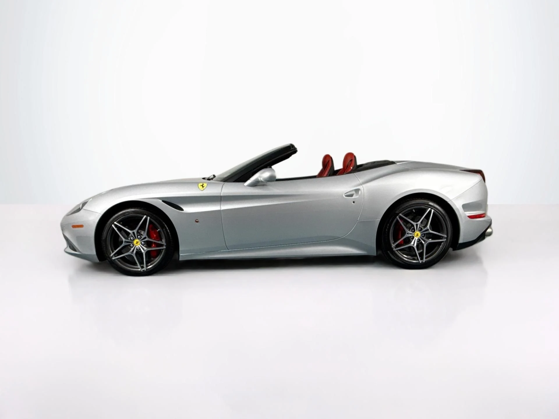 mph007_4050462280_Used_2015_Ferrari_California_T_1782334319_efeb8d5c10