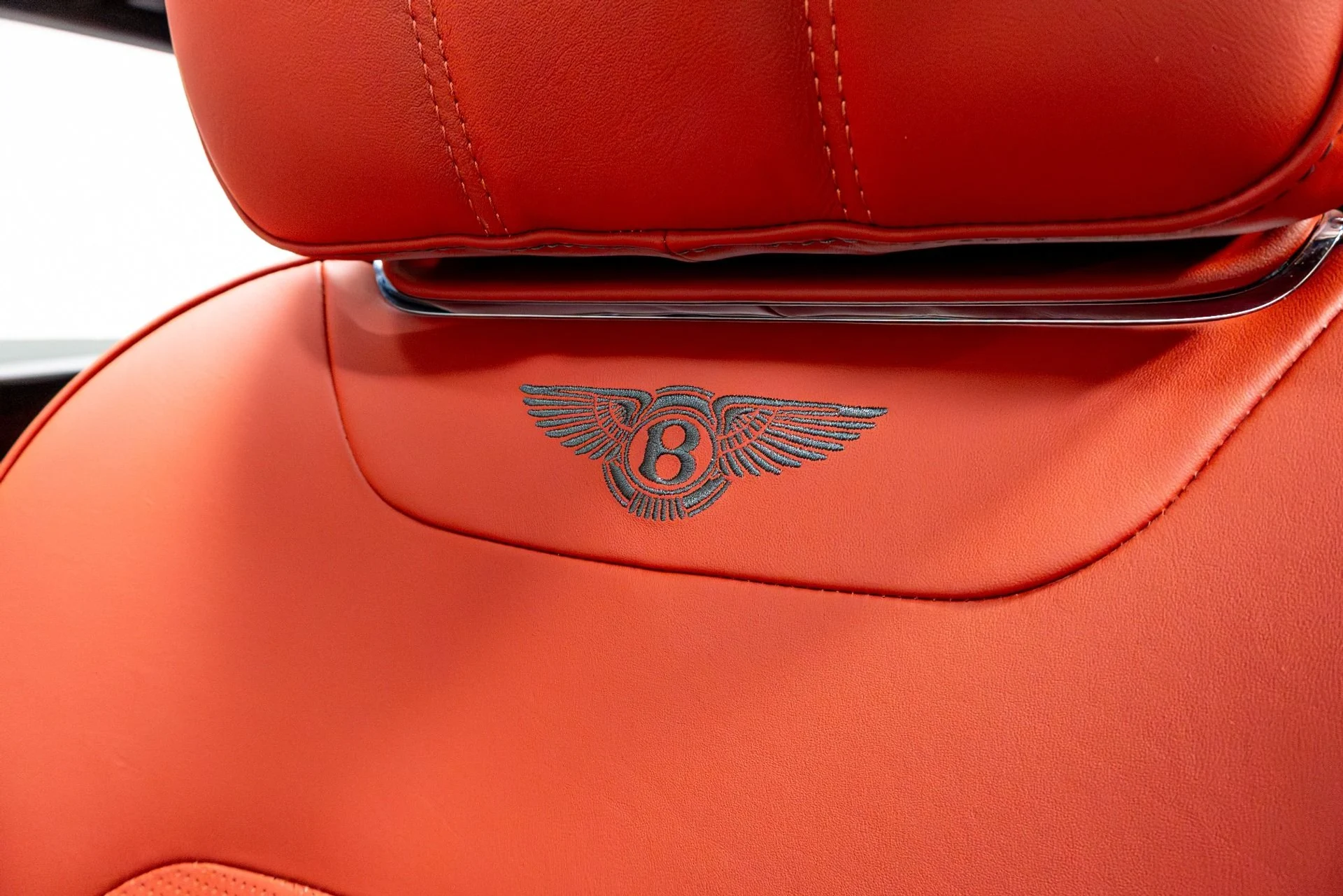 mph007_4062271858_Used_2020_Bentley_Bentayga_V8_1774292202_83384bebfa