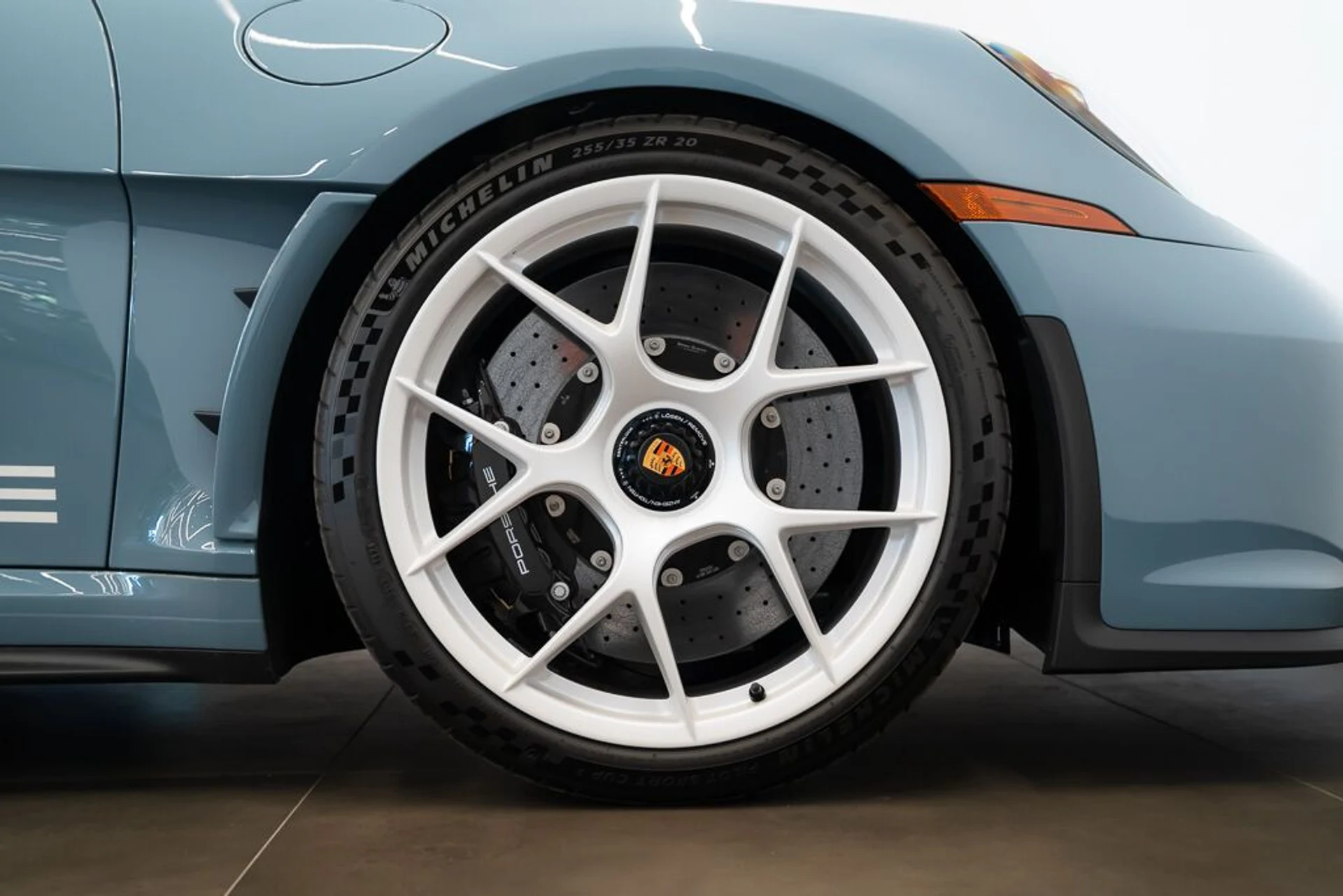 mph007_406298710_porsche_911_2024_jpg_v_1773863537_fd7ff78cc2