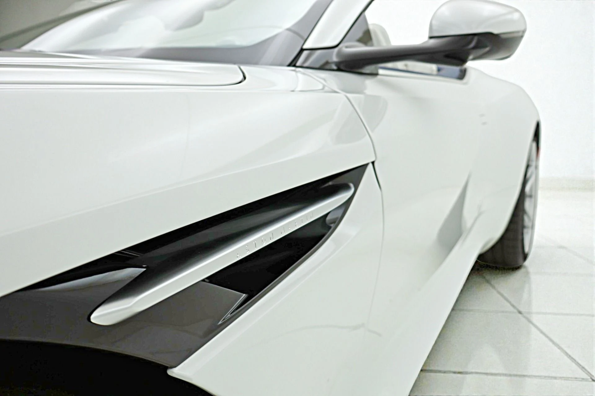 mph007_4064238274_New_2026_Aston_Martin_DB_12_Volante_2088667409