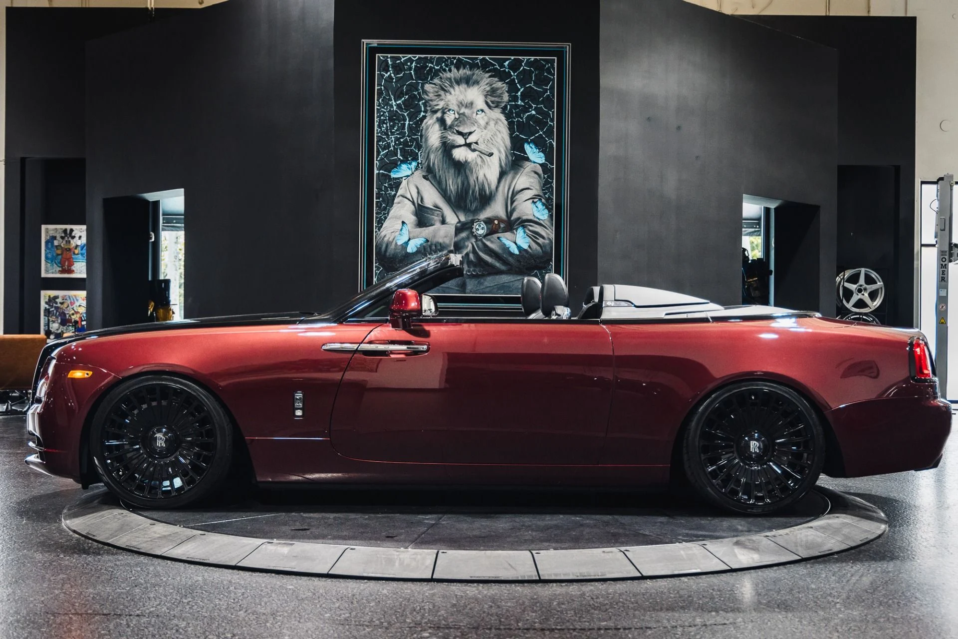 mph007_4066026293_Used_2019_Rolls_Royce_Dawn_1775855974_ee21a21add