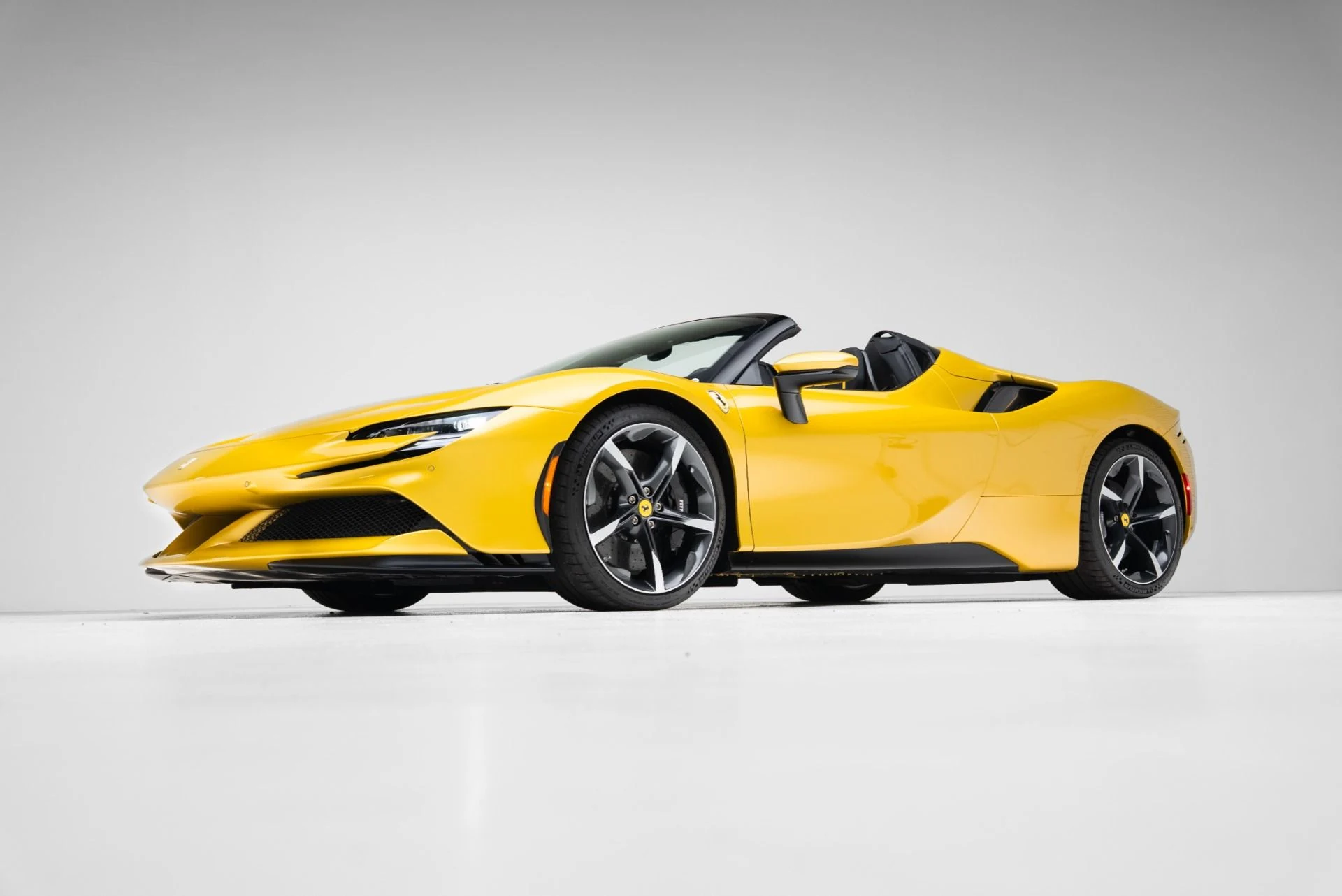 mph007_407046443_Used_2023_Ferrari_SF_90_Spider_1770940760_bd78c01ada