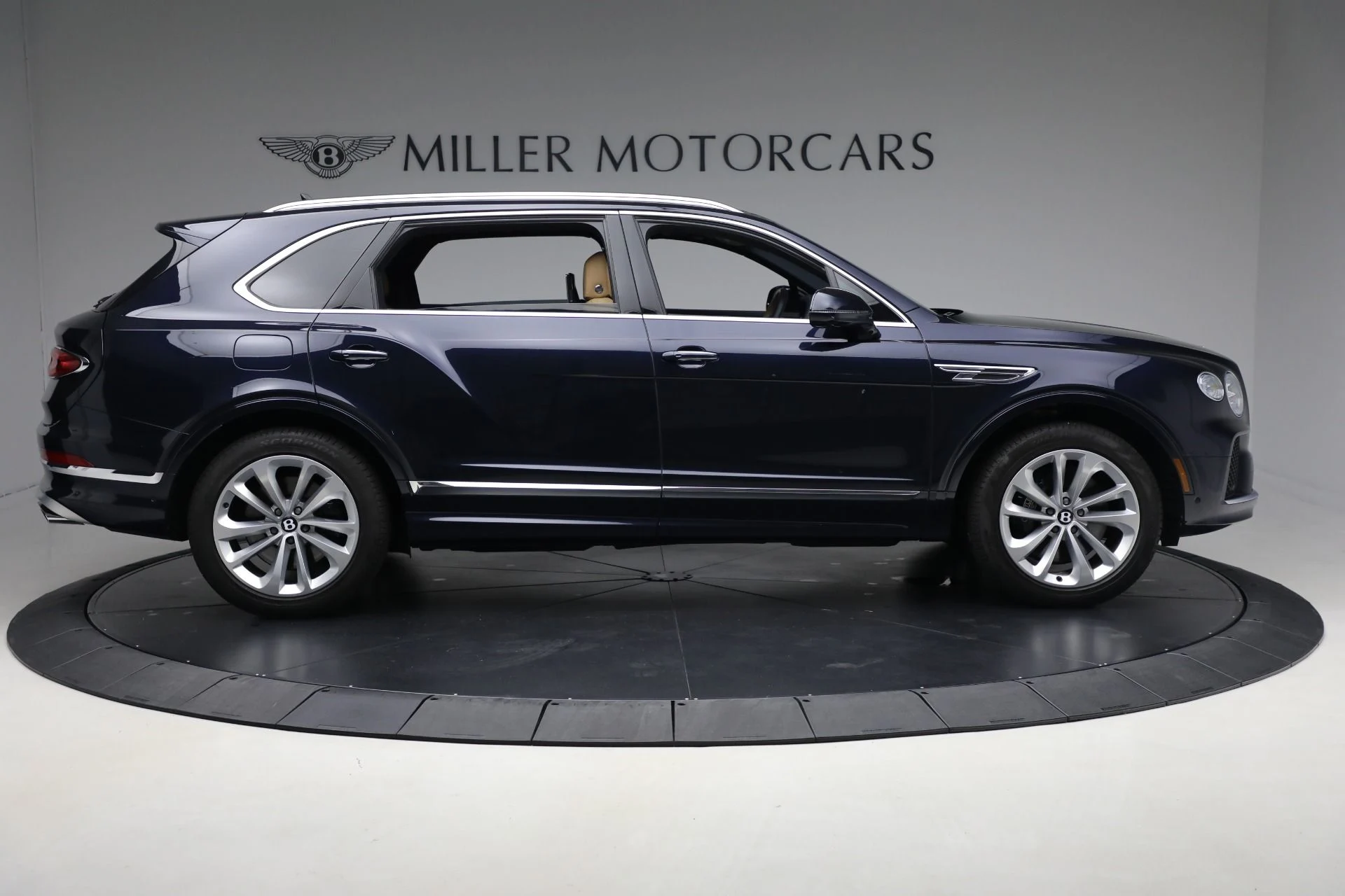 mph007_4072611069_Used_2024_Bentley_Bentayga_EWB_V8_1785183990_a9421e36e8