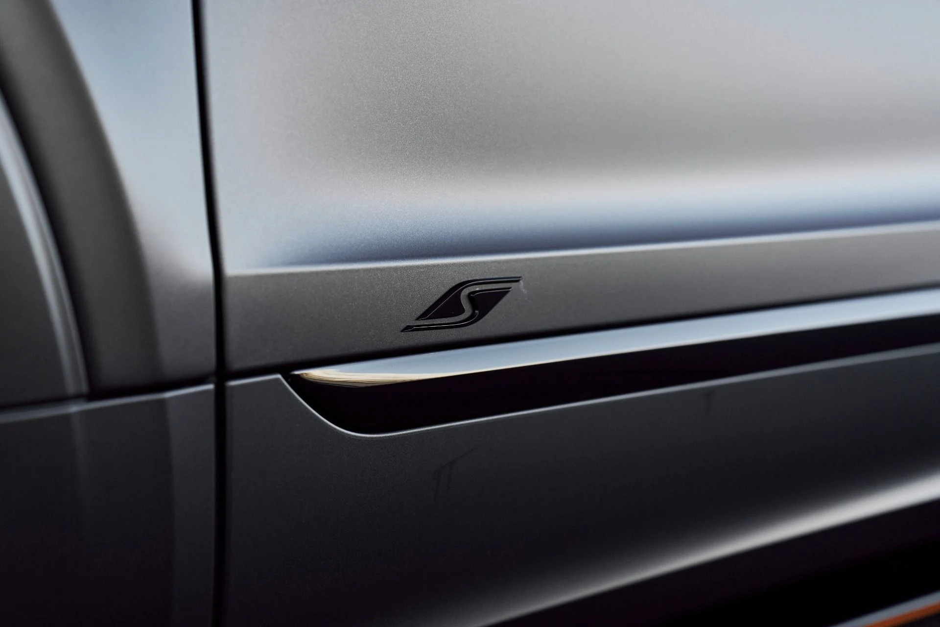 mph007_4083528069_Used_2025_Bentley_Bentayga_S_Black_Edition_1764904145_8e53bc6a9f