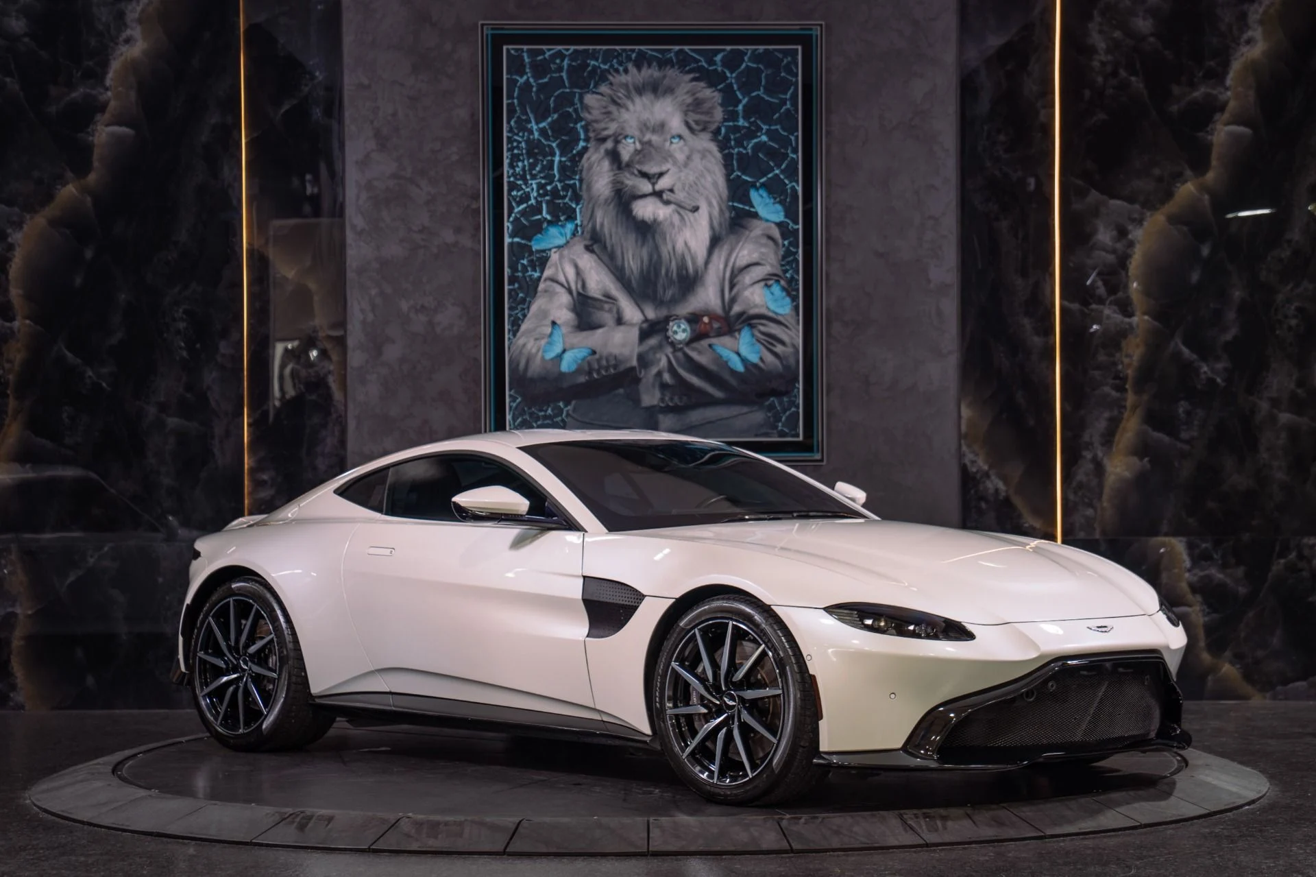 mph007_4099685841_Used_2019_Aston_Martin_Vantage_1792797785_a876a5a689