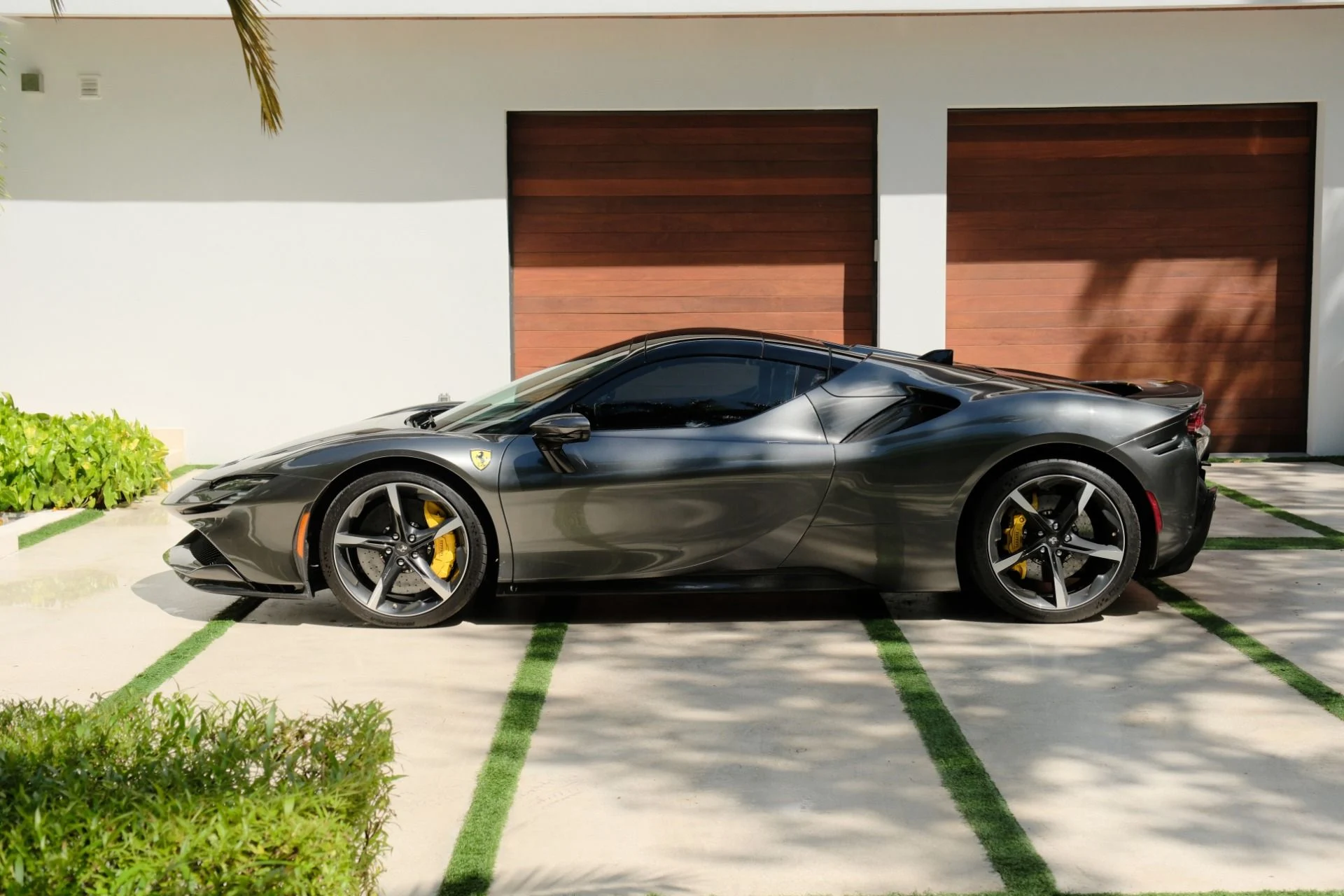 mph007_4116335570_Used_2022_Ferrari_SF_90_Spider_1790027669_3d54fd5f7f