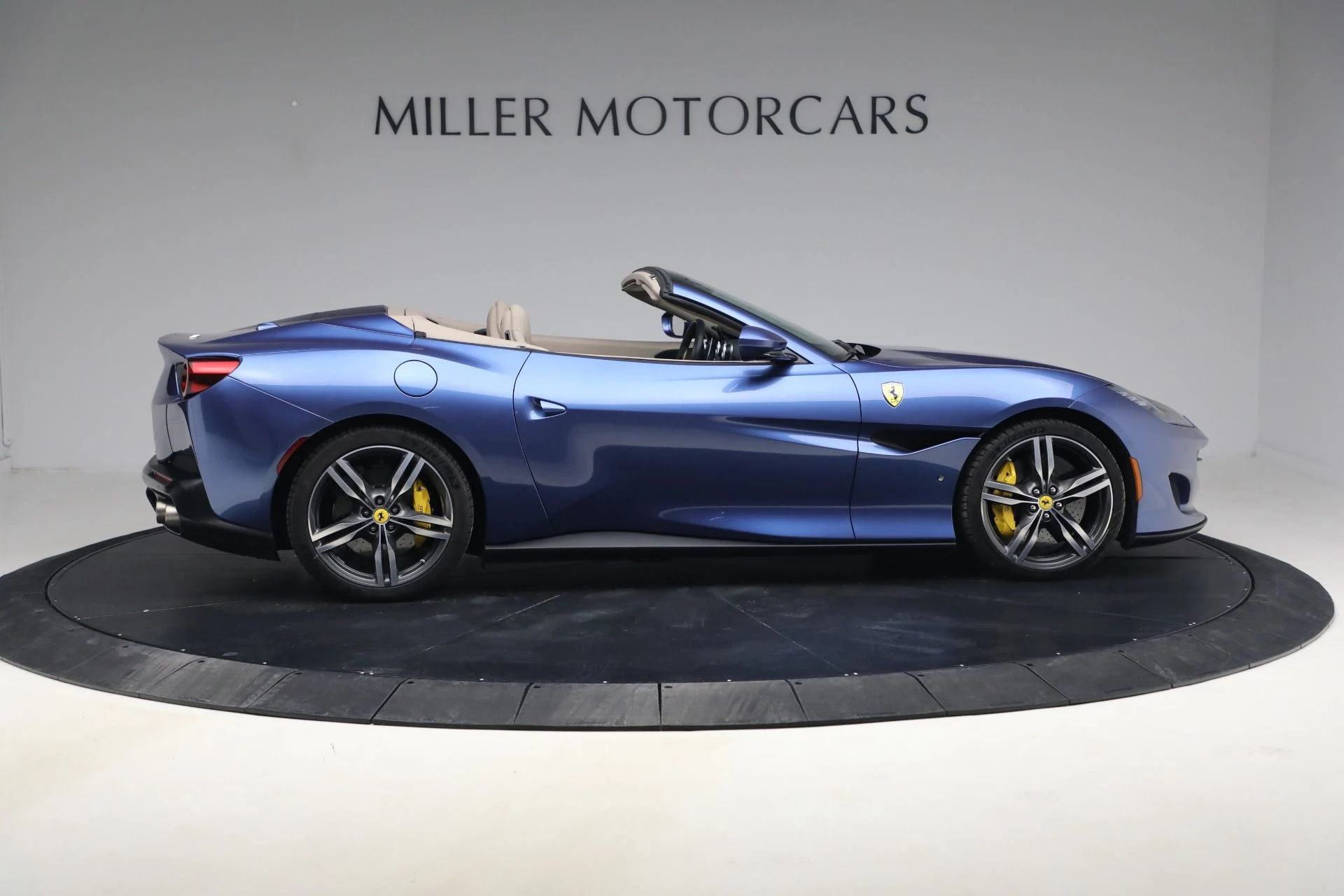 mph007_4117111119_Used_2020_Ferrari_Portofino_1771280050_5b873c8906