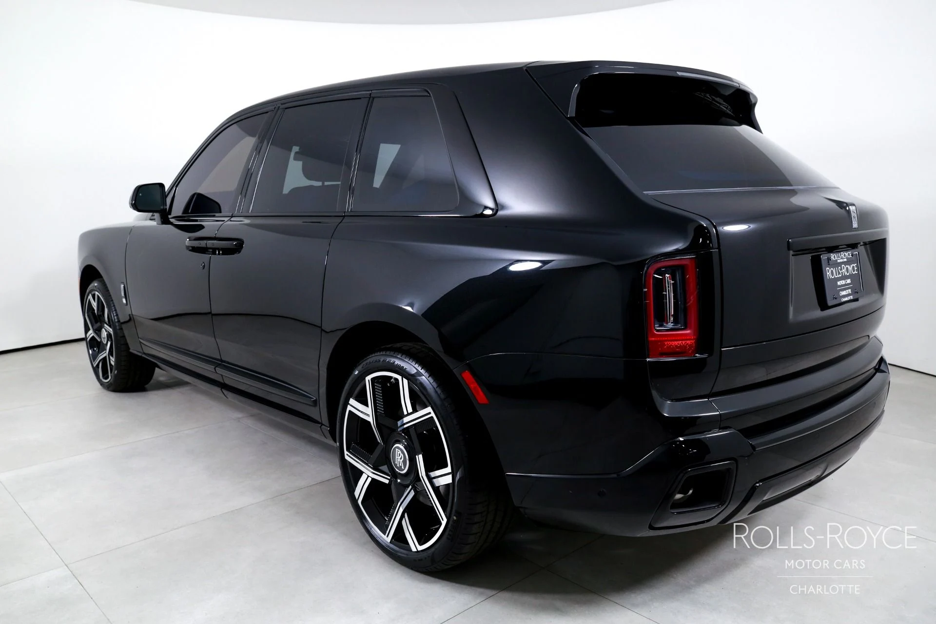 mph007_4117266225_Used_2026_Rolls_Royce_Cullinan_1767024631_a5fcec3a5b