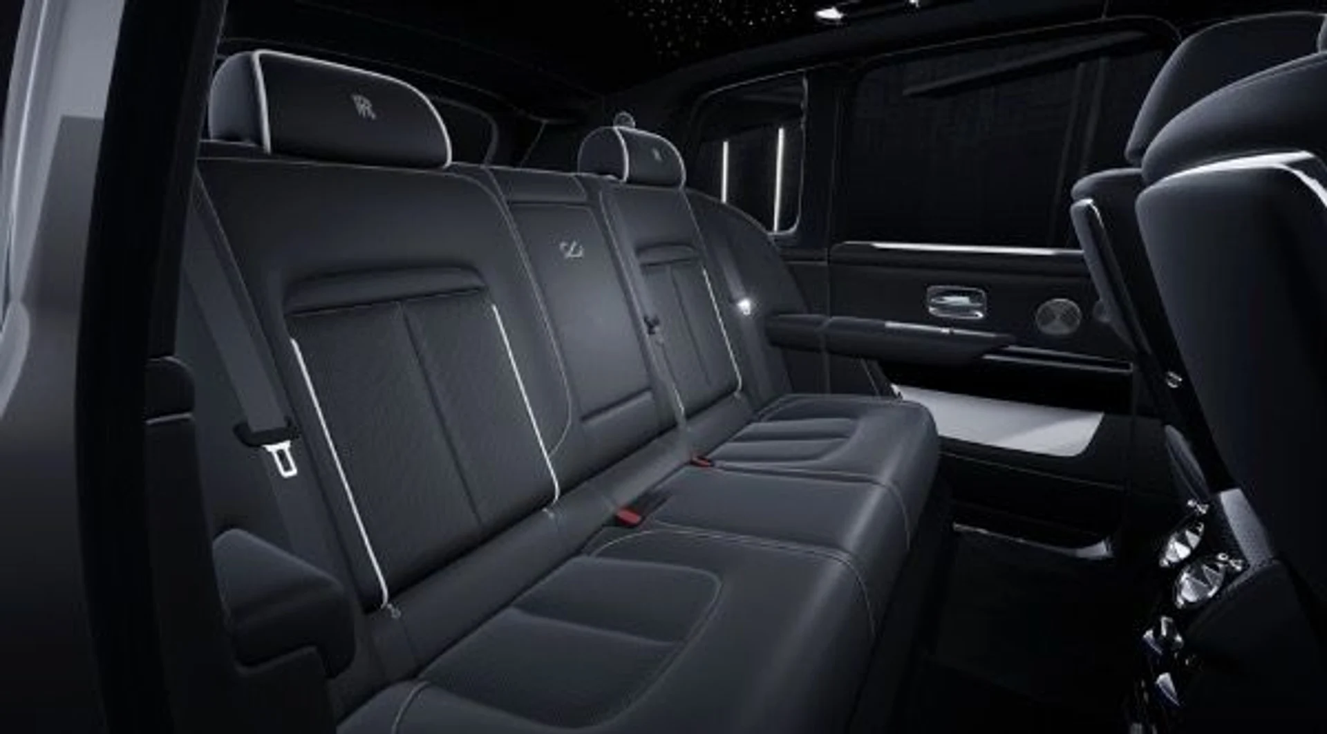 mph007_4117270900_New_2026_Rolls_Royce_Black_Badge_Cullinan_e1ca120a17