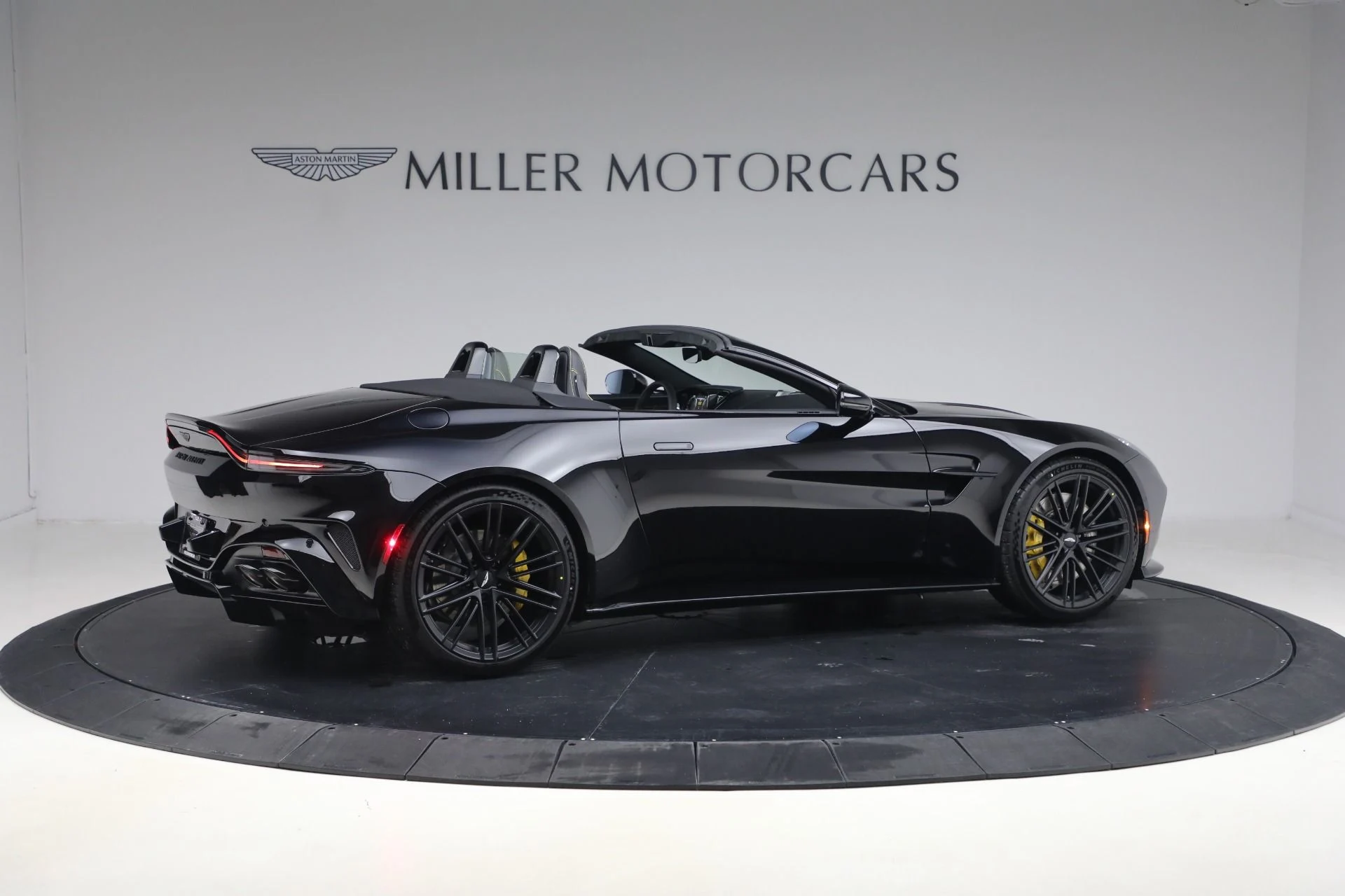 mph007_4121074073_New_2026_Aston_Martin_Vantage_Roadster_1770848011_f8c6da21db