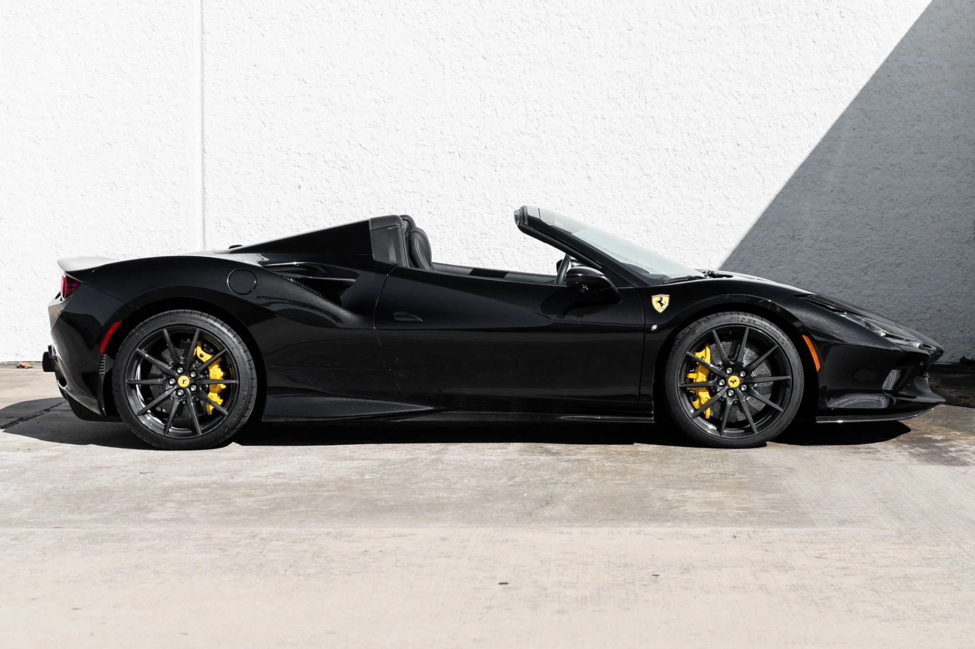 mph007_4123771948_Used_2022_Ferrari_F8_Spider_1791584435_97bed5461a