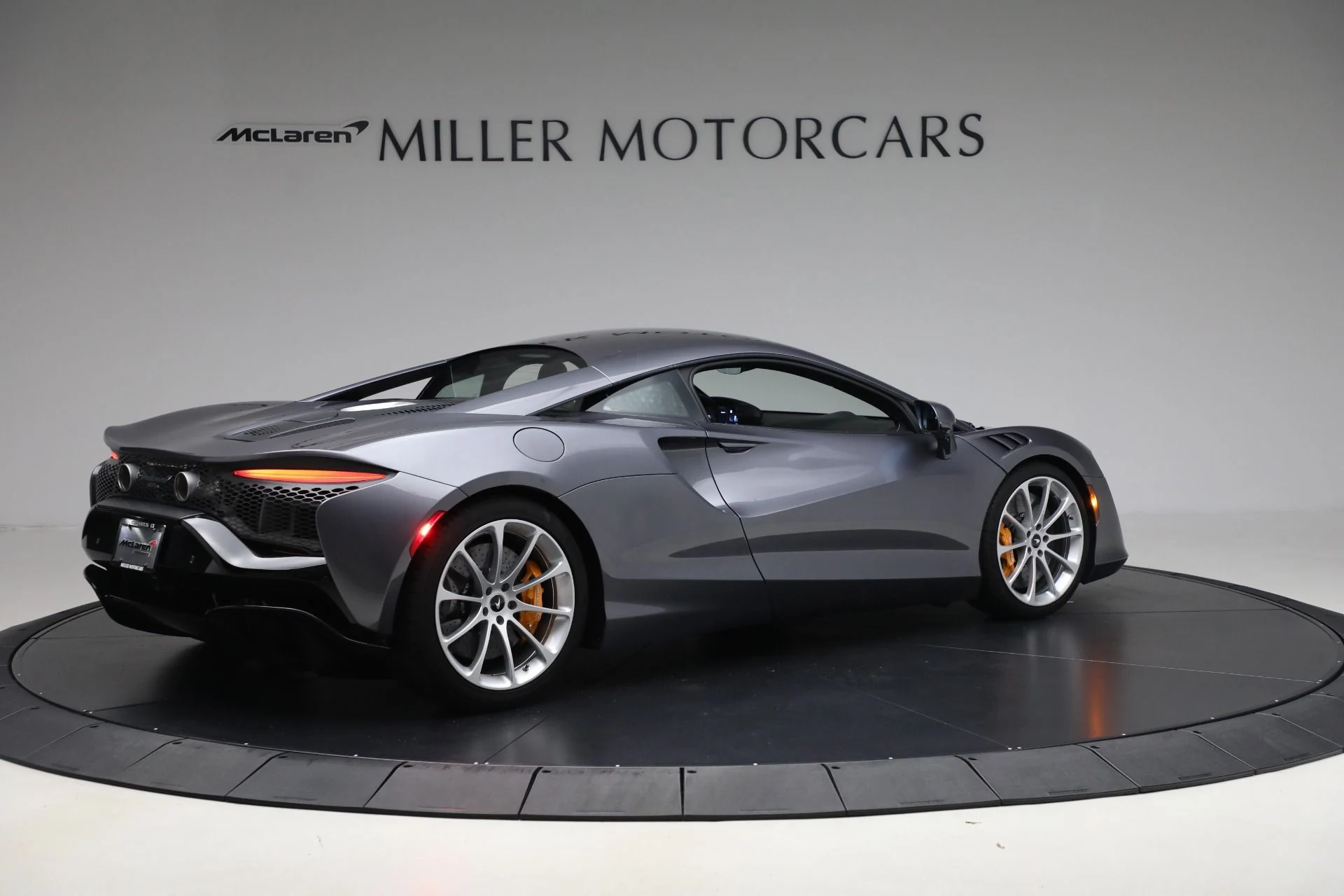 mph007_4126475995_Used_2024_Mc_Laren_Artura_Vision_3a7c729327