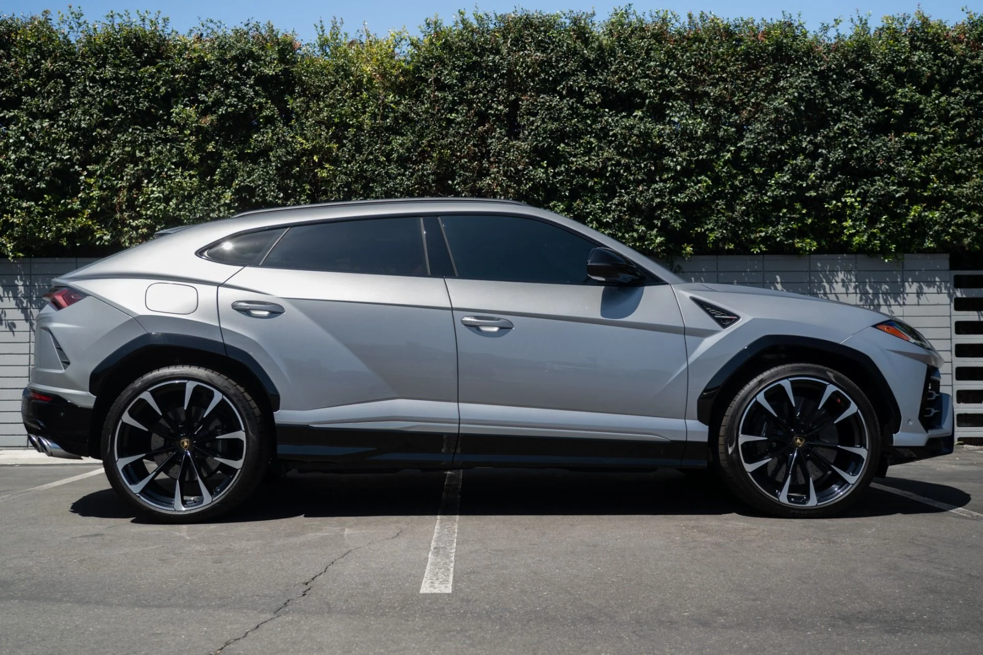 mph007_4132872921_Used_2019_Lamborghini_Urus_1755558842_636e9ff6d6