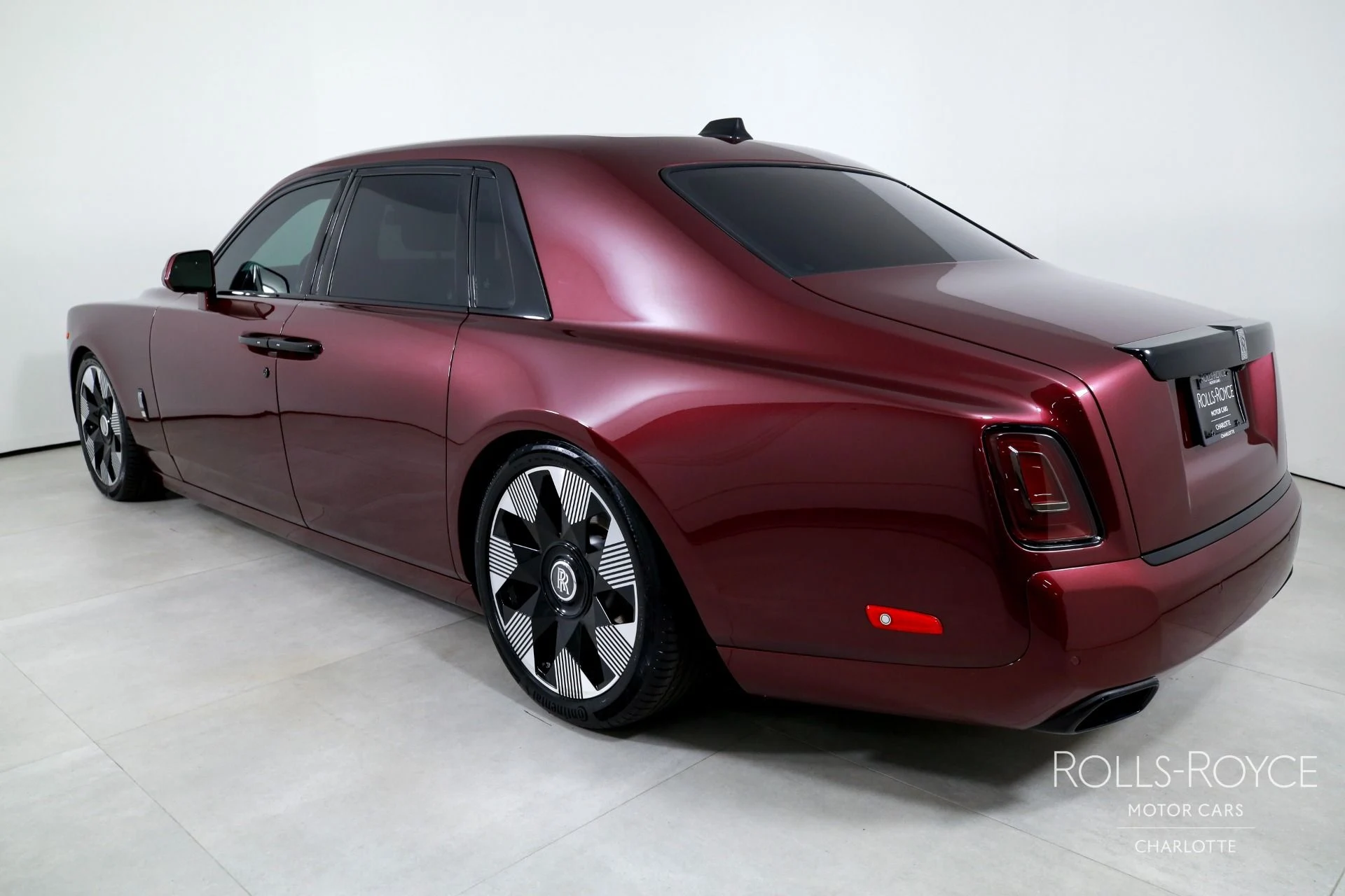mph007_4156883636_Used_2019_Rolls_Royce_Phantom_1760804131_ad698ad9ba