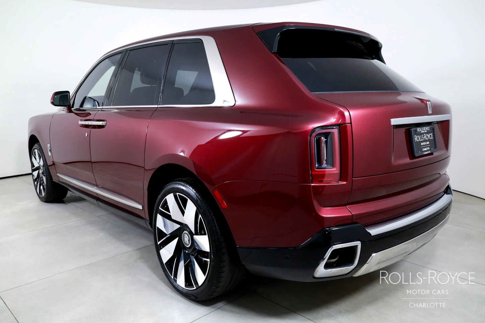 mph007_4159049963_Used_2025_Rolls_Royce_Cullinan_1757533744_1aa4a0f634