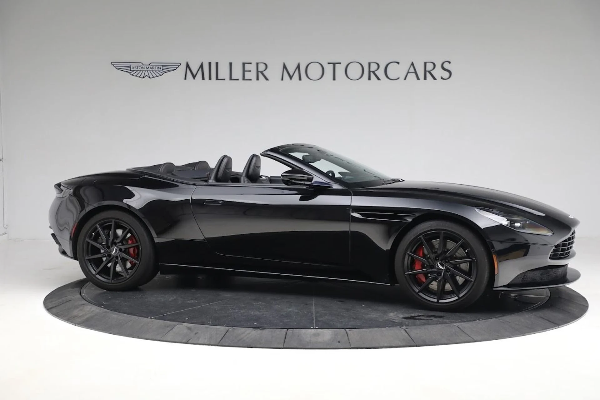 mph007_416698409_Used_2019_Aston_Martin_DB_11_Volante_5cd296ce4c