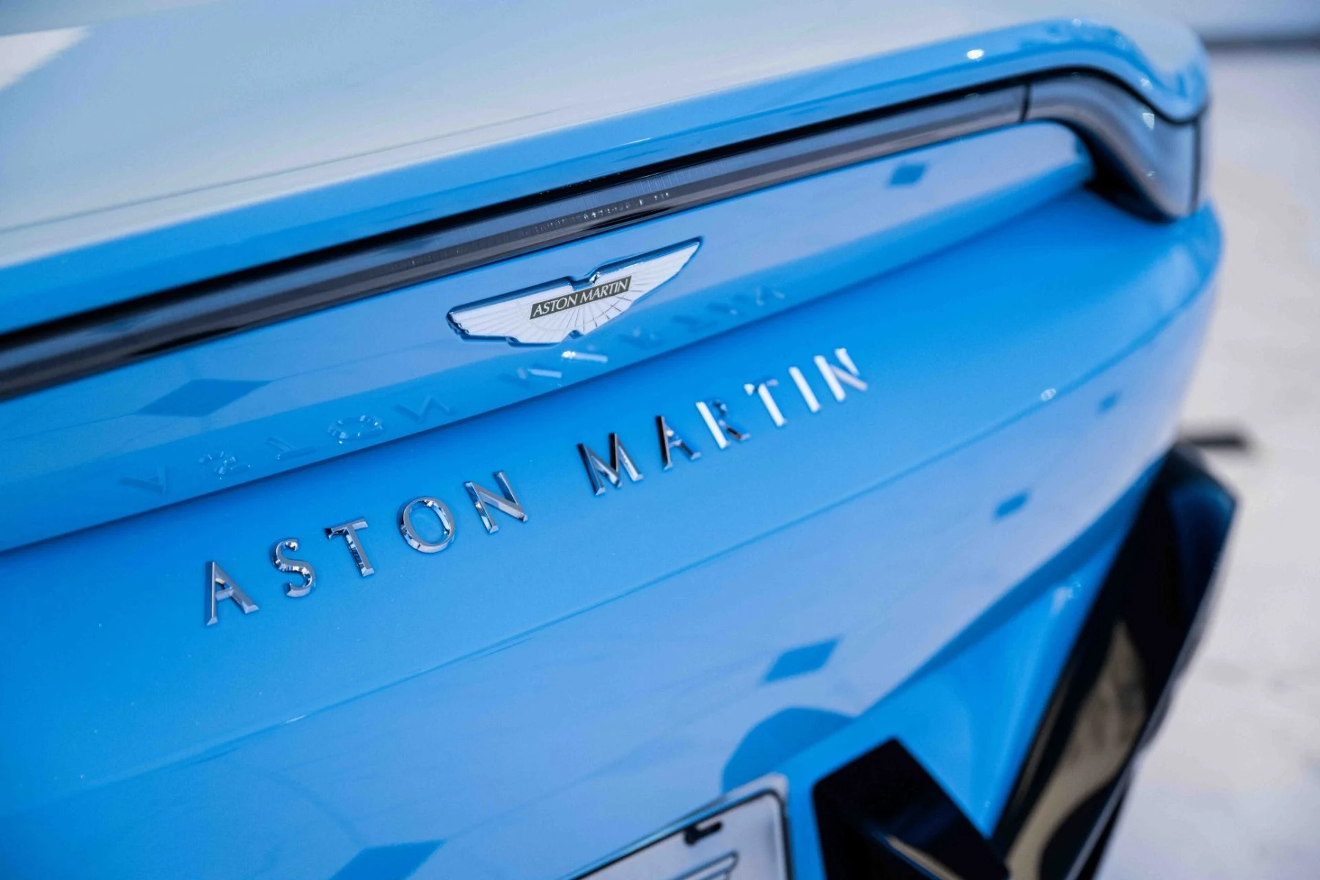 mph007_417602877_Used_2023_Aston_Martin_Vantage_V8_Coupe_1699283559_7079e0b97b
