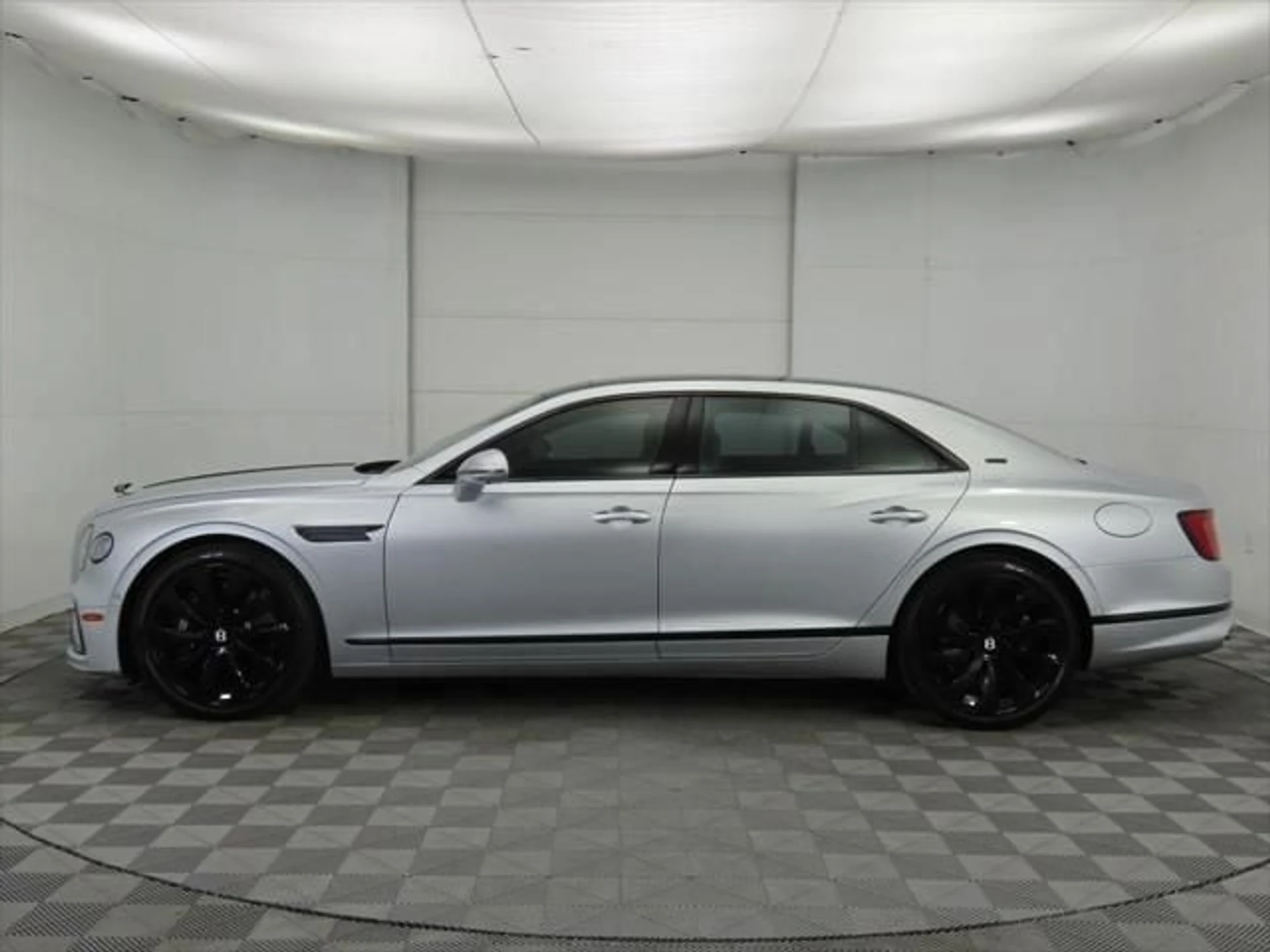 mph007_4185352154_used_2025_bentley_flying_spur_blackeditionsedan_8119_23021249_8_640_c6006ca160