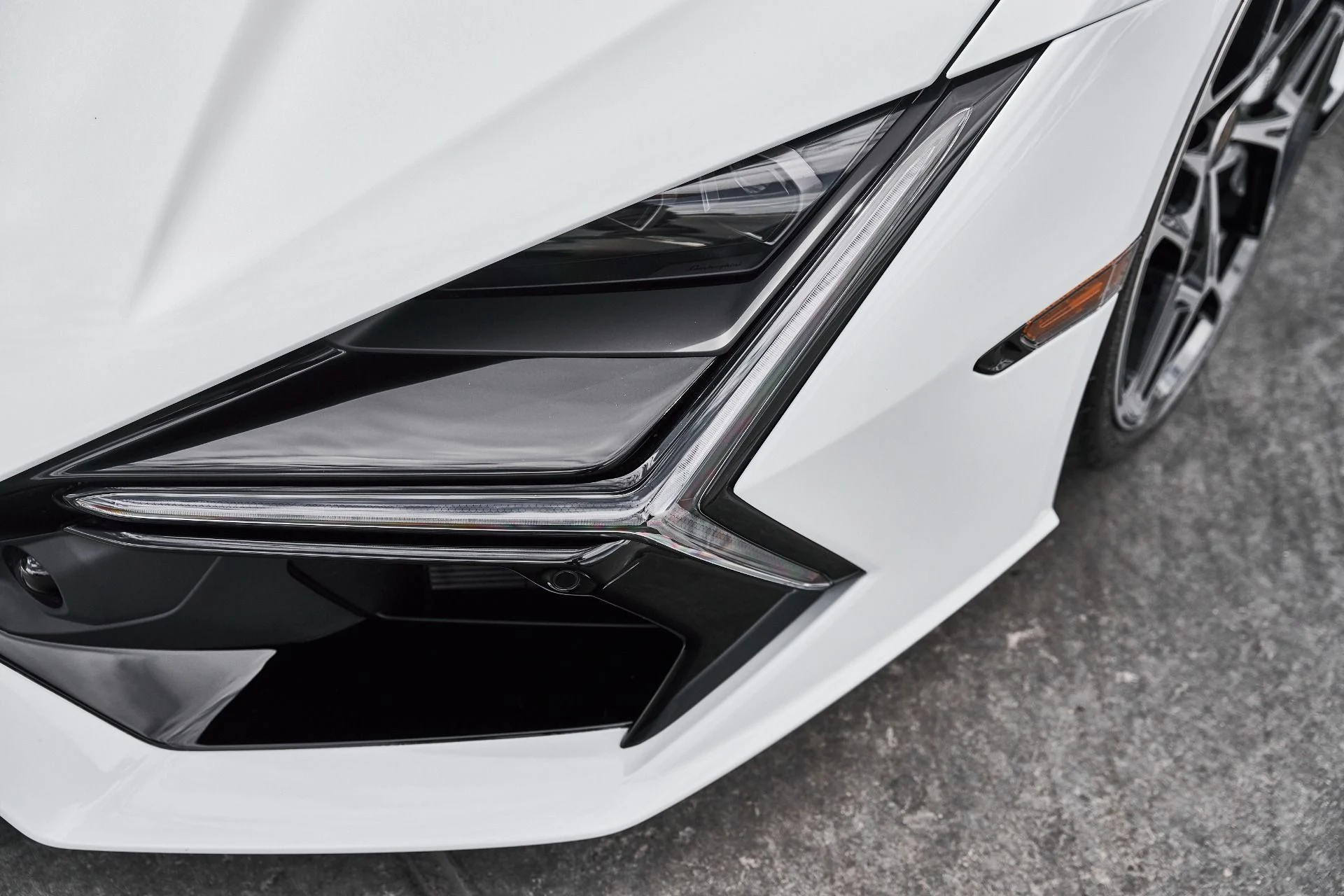 mph007_4187416412_Used_2026_Lamborghini_Revuelto_Base_1777078351_314e7b5950