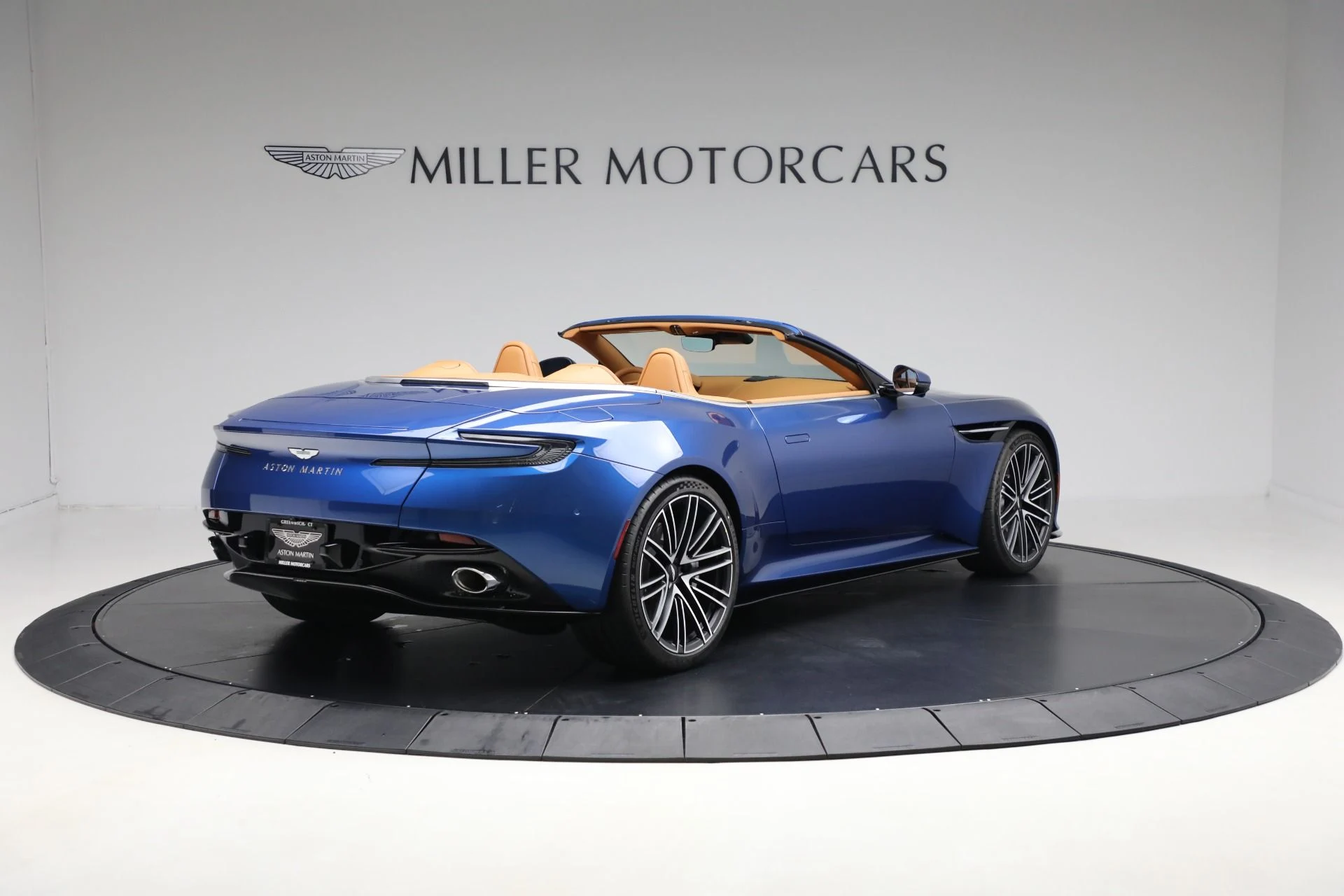 mph007_4191804166_New_2025_Aston_Martin_DB_12_Volante_92218eb8e6