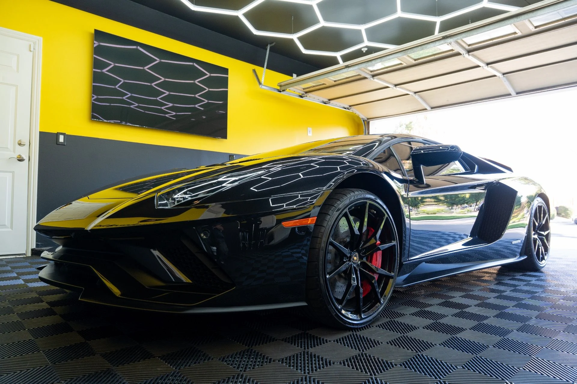 mph007_4198056816_Used_2018_Lamborghini_Aventador_LP_740_4_S_1792436167_7e534e7112