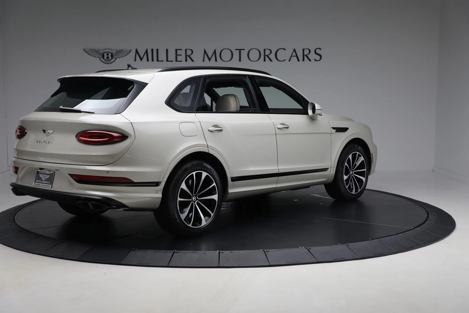 mph007_4219831297_New_2025_Bentley_Bentayga_V8_76025d7637