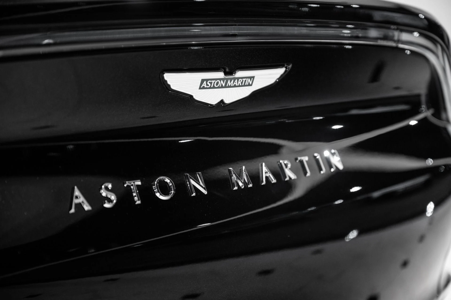 mph007_4221282605_New_2026_Aston_Martin_DBX_S_1765985660_294edc84d2