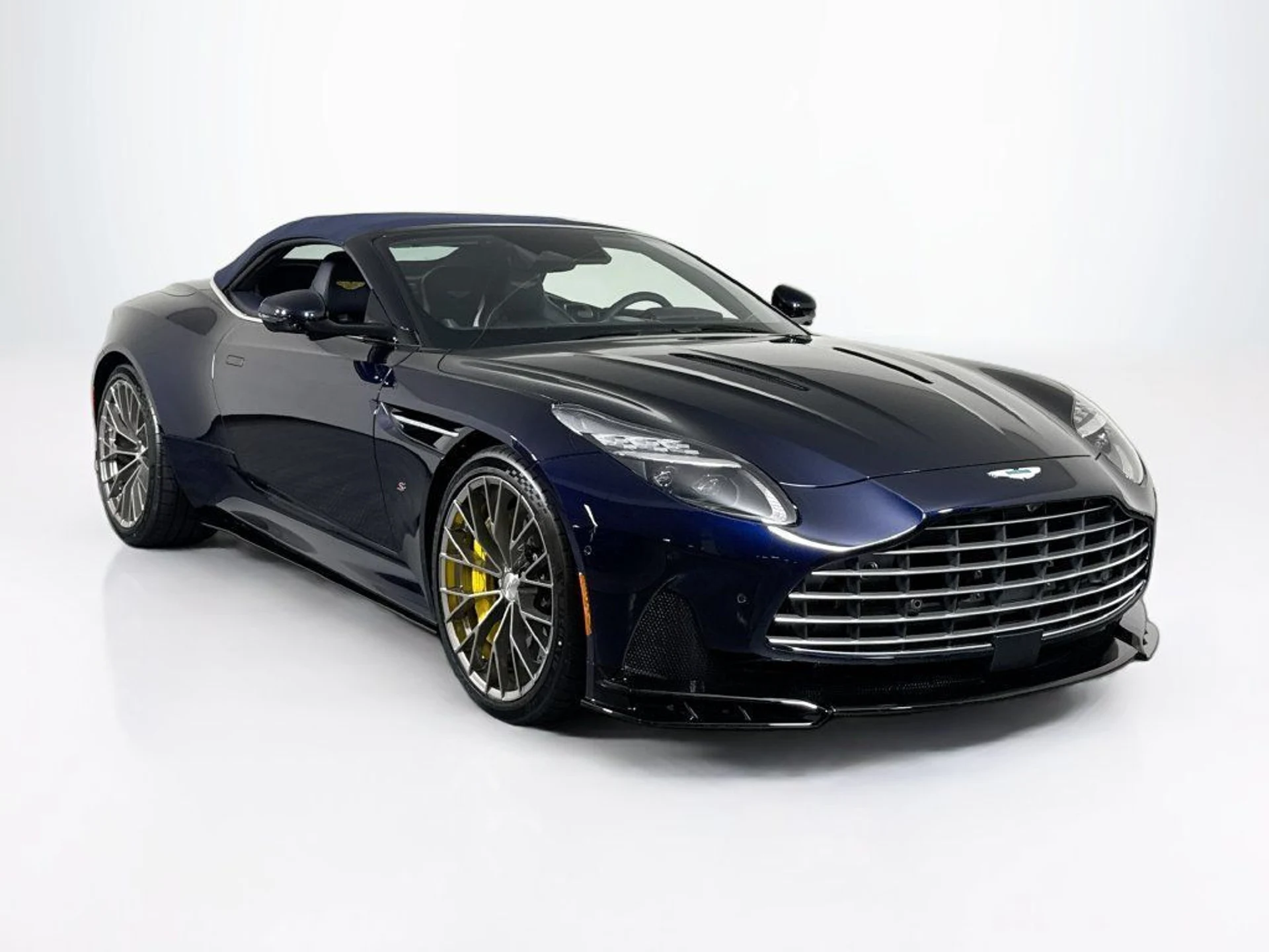 mph007_4228812923_new_2026_aston_martin_db12_volante_11350_23082911_7_1024_20db890ff4