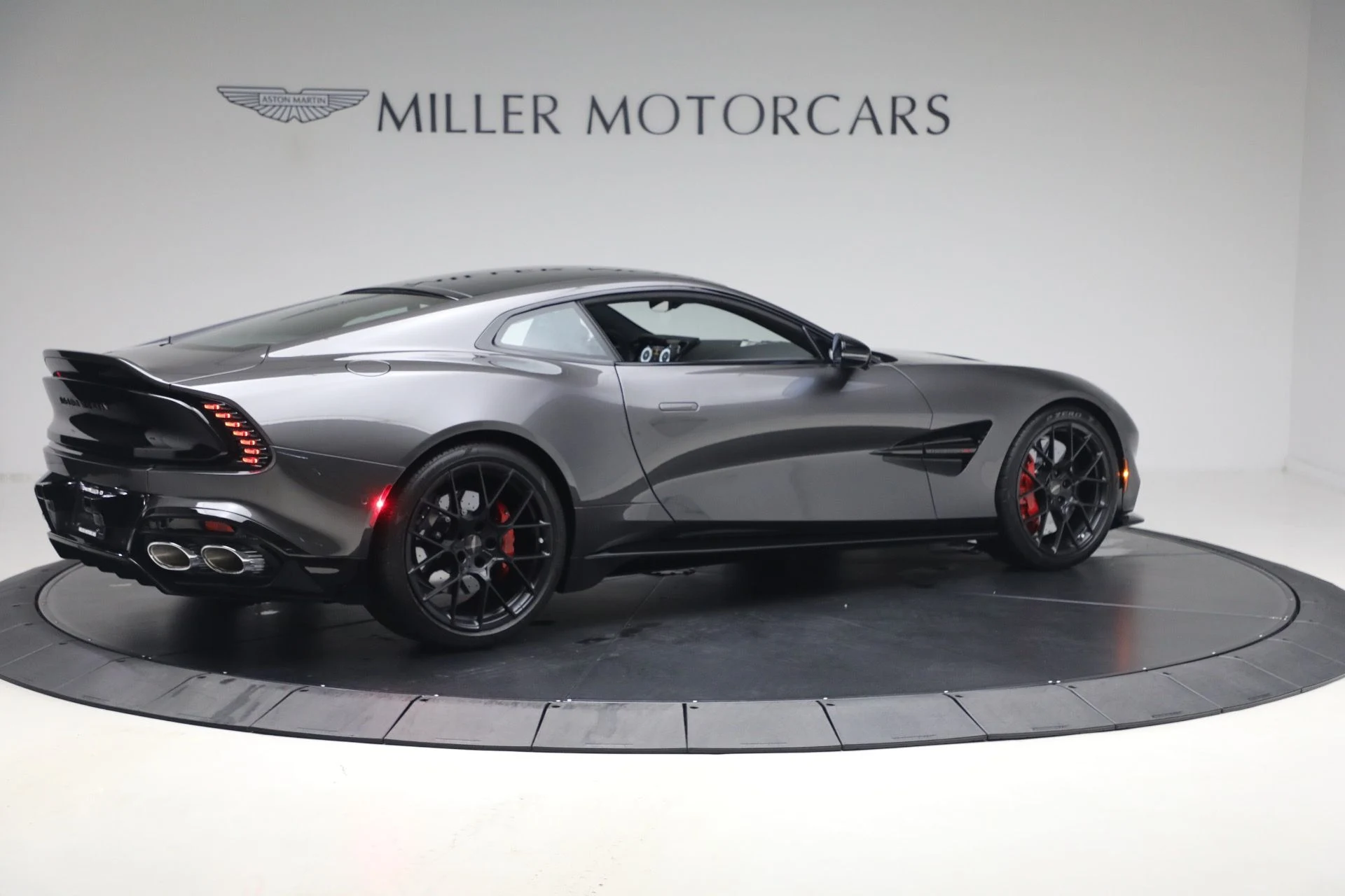 mph007_4233933414_Used_2026_Aston_Martin_Vanquish_1787327466_9c2a899621