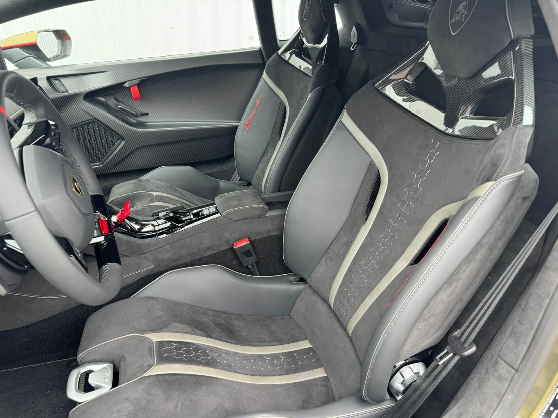 mph007_4239474498_Used_2024_Lamborghini_Huracan_Sterrato_1764024826_e05f8cc2b3