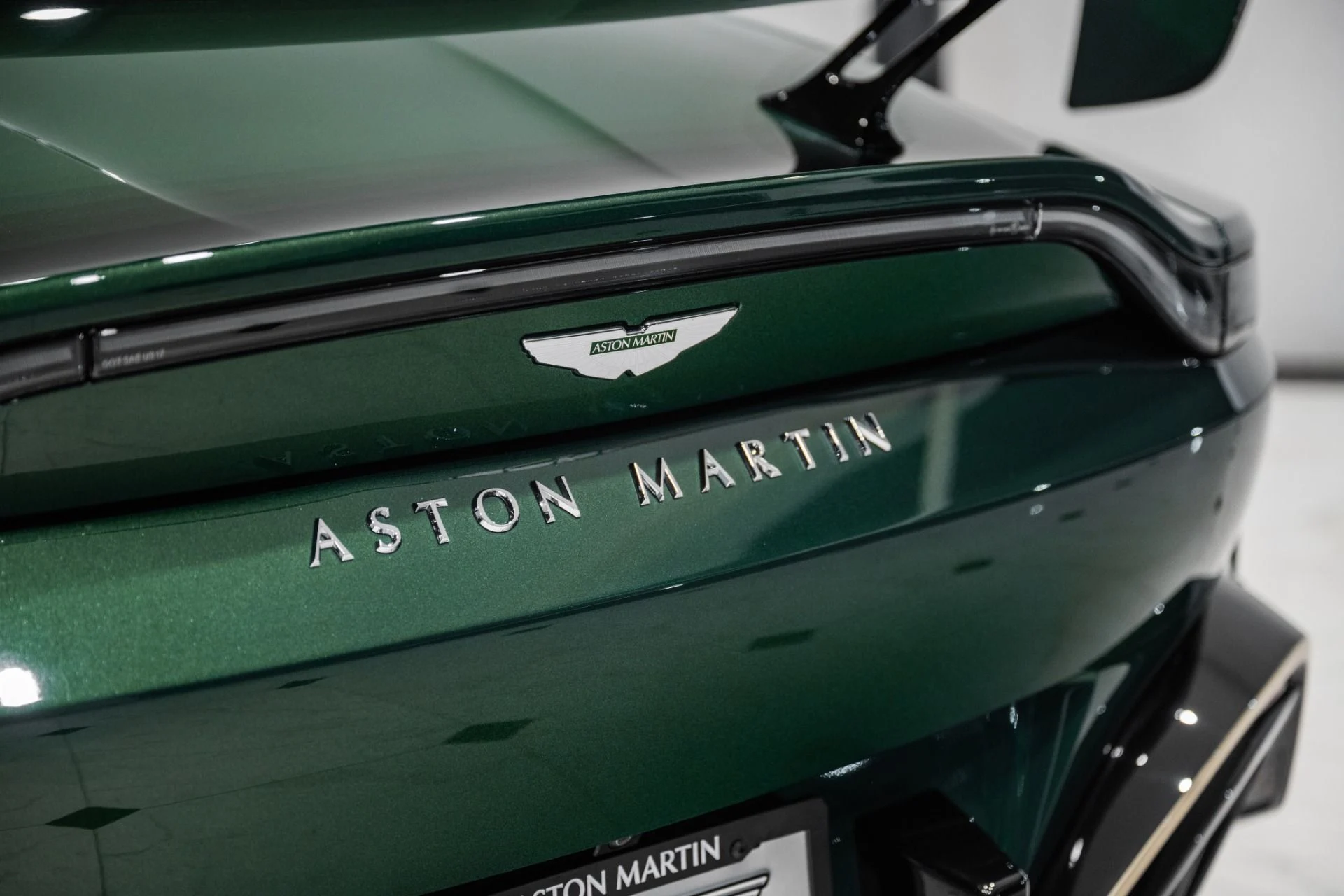 mph007_4251855967_Used_2023_Aston_Martin_Vantage_V12_1787760014_2e40b3d8ff