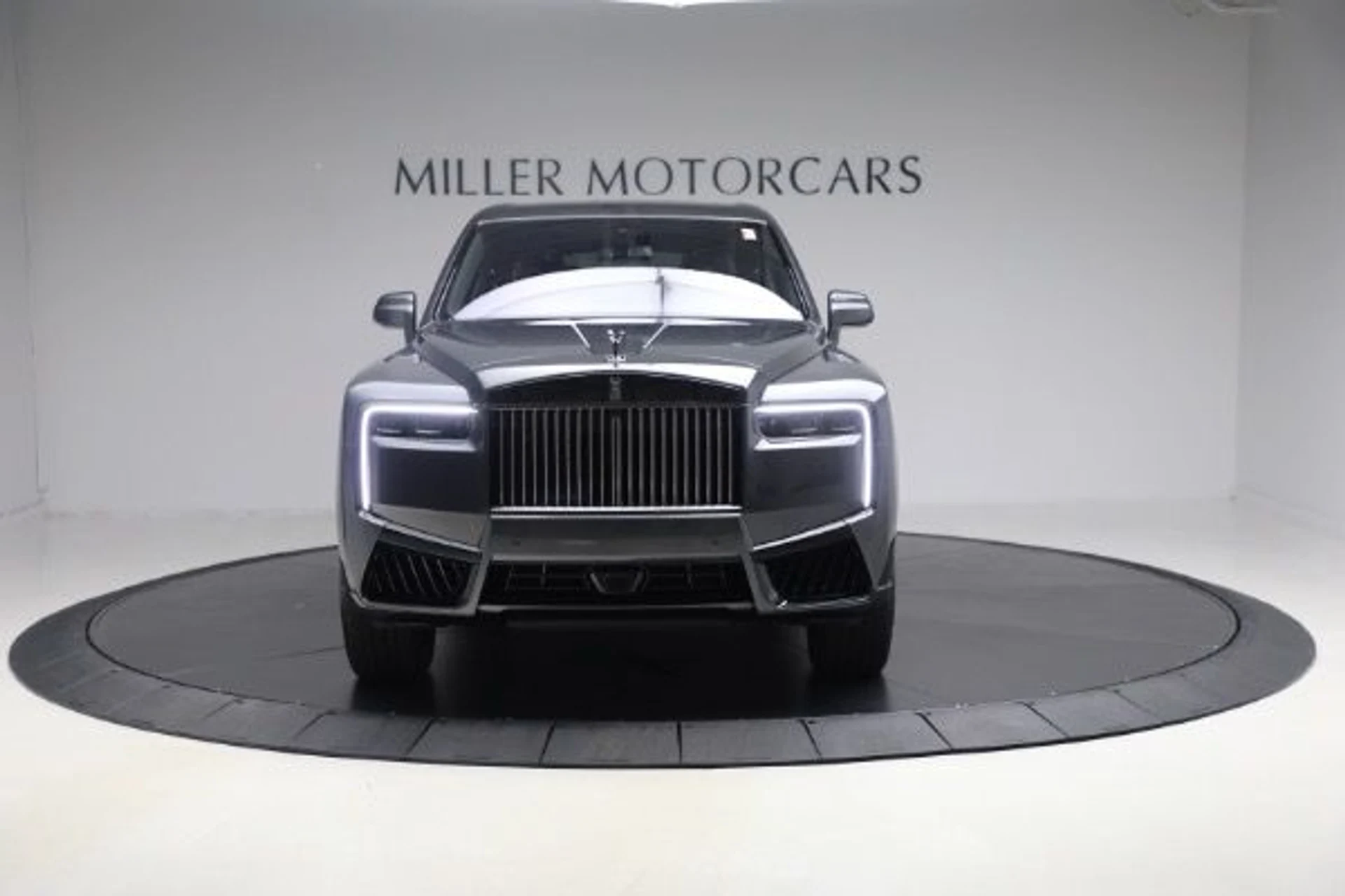 mph007_4258494171_New_2026_Rolls_Royce_Black_Badge_Cullinan_1691314e59