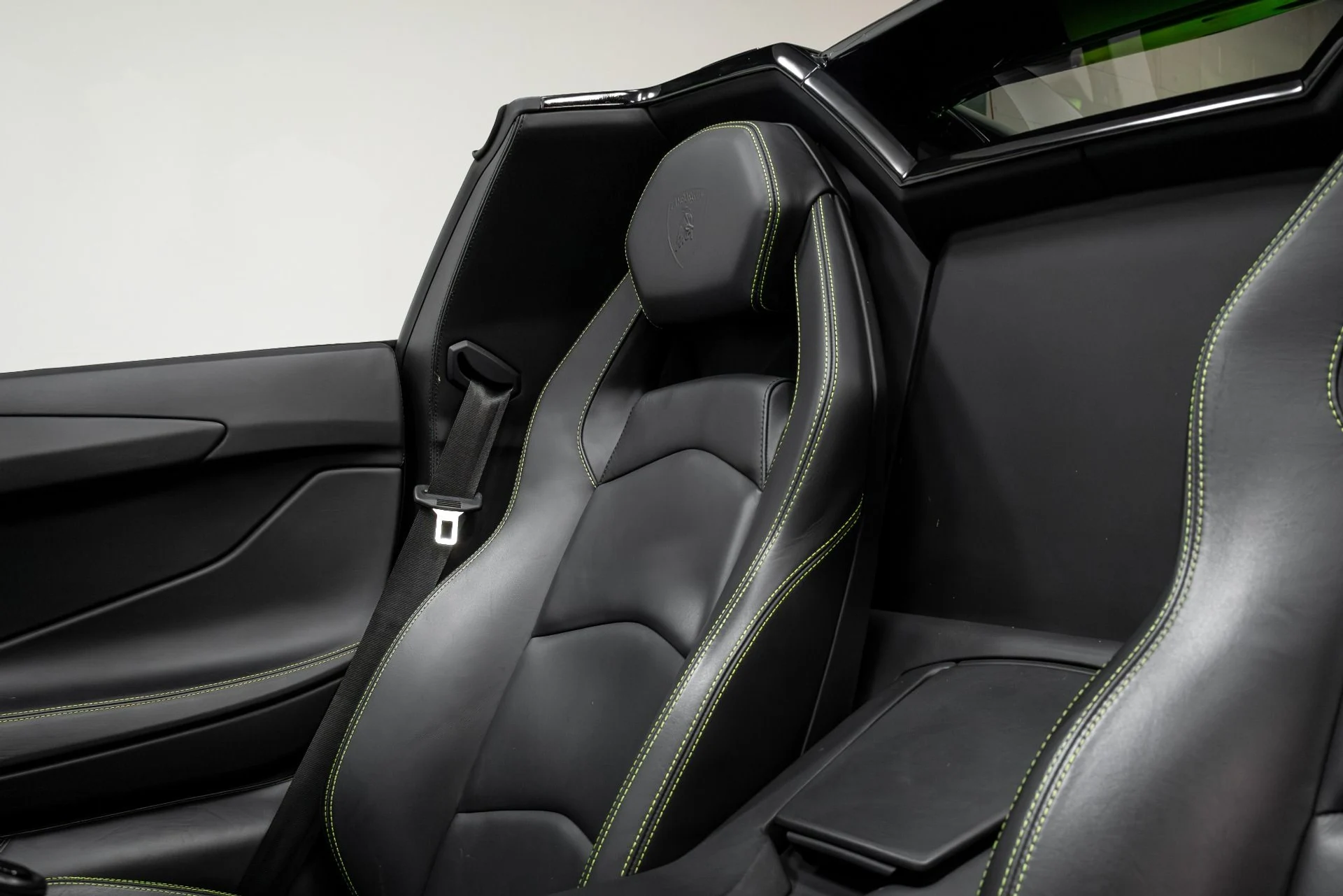 mph007_4286630622_Used_2015_Lamborghini_Aventador_1764723845_6ac2c7e6ac