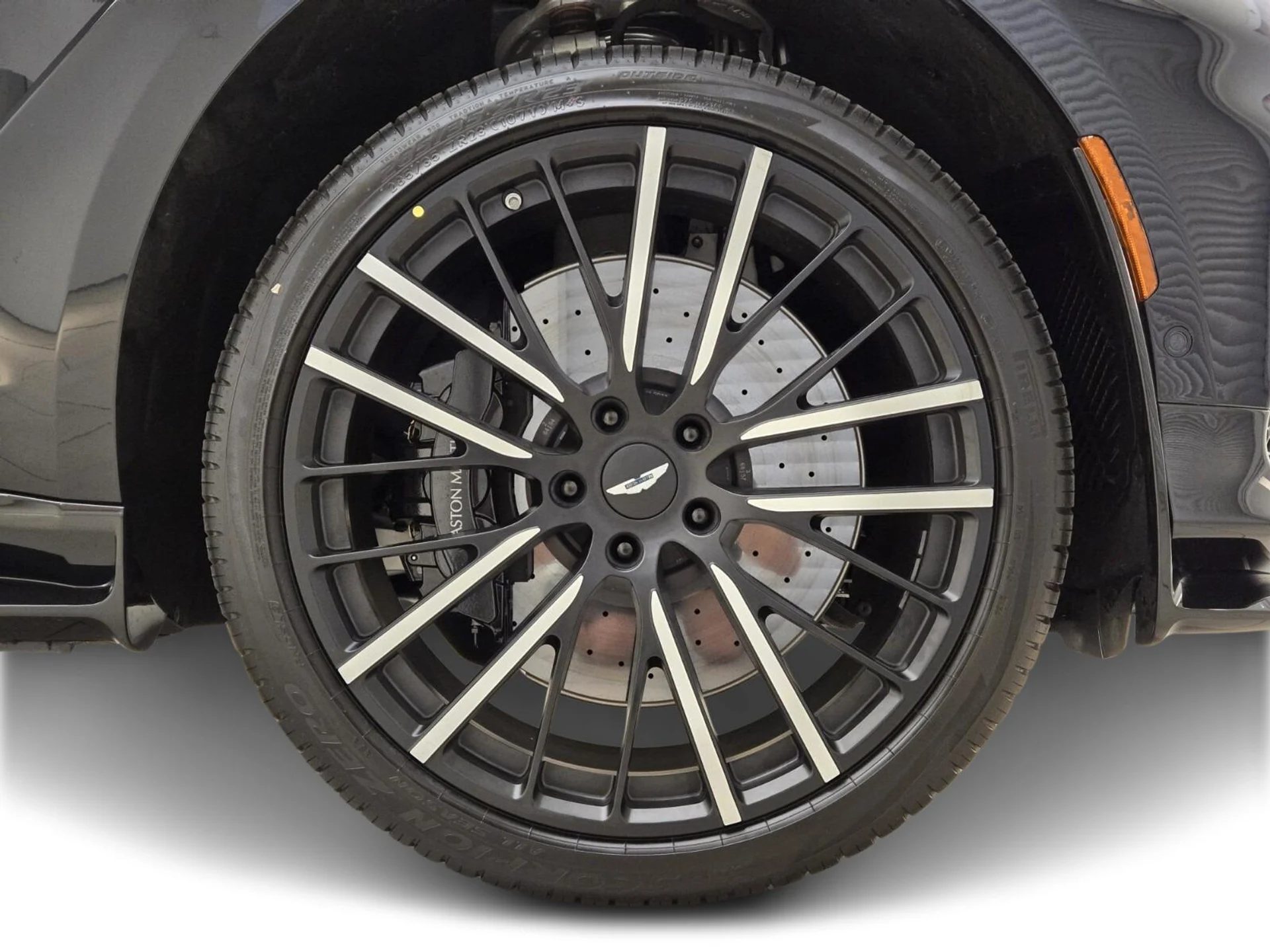 mph007_442879576_New_2025_Aston_Martin_DBX_707_1753162613_9bfd5efb33