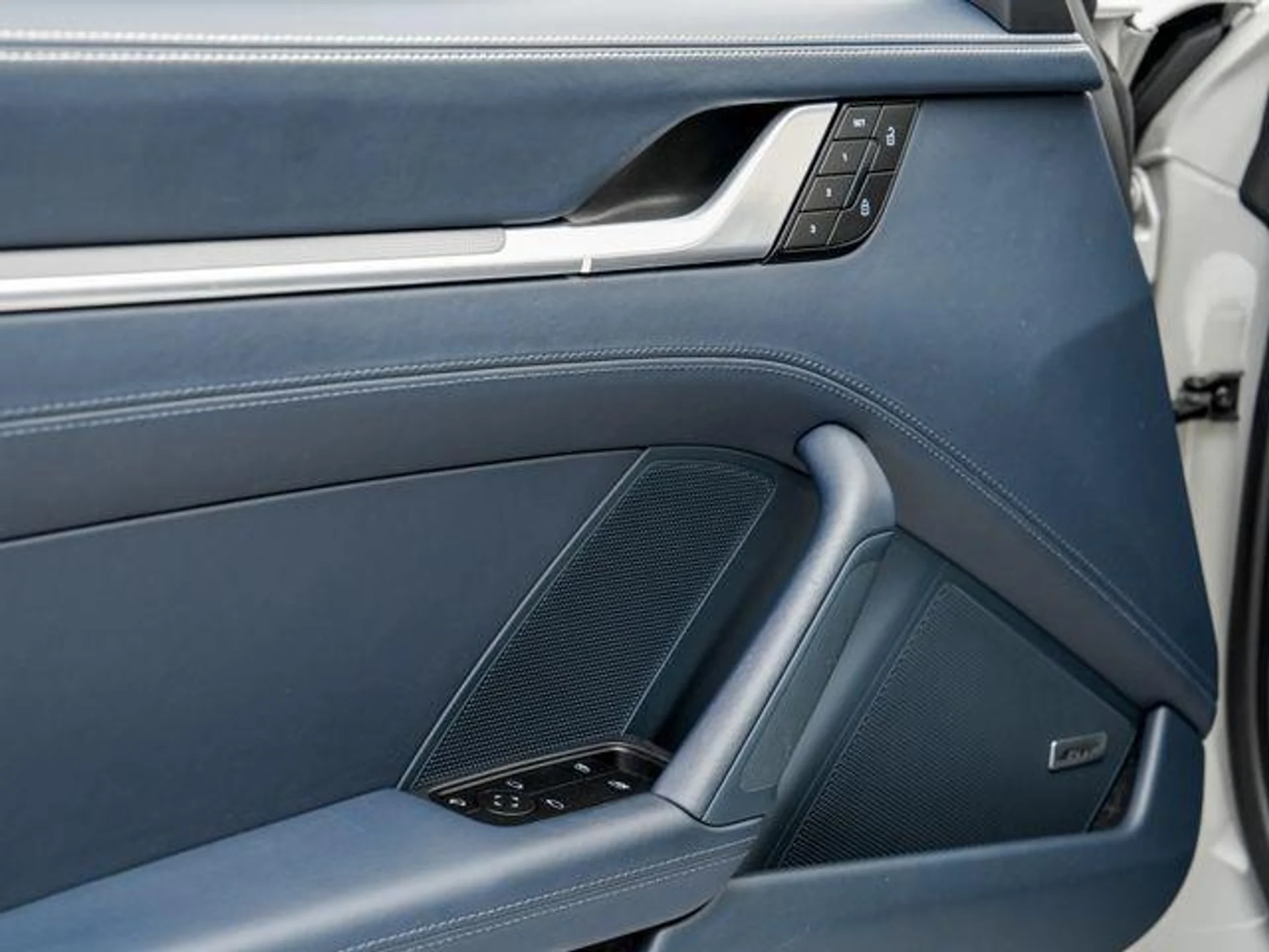 mph007_453190010_Hf63_Q_Knw_W05_DMJ_4_Kk_I_w_Sl_Yl_Uj_Y_56b5b566e9