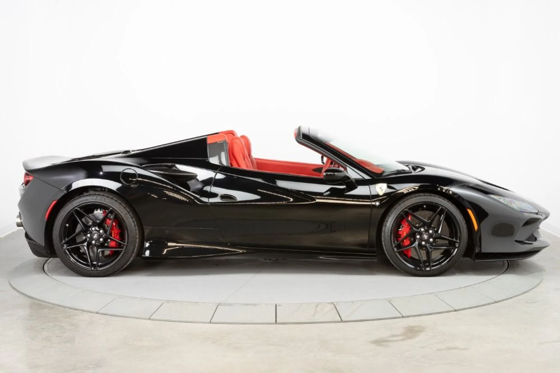 mph007_45548163_Used_2021_Ferrari_F8_Spider_9ebae3e69e
