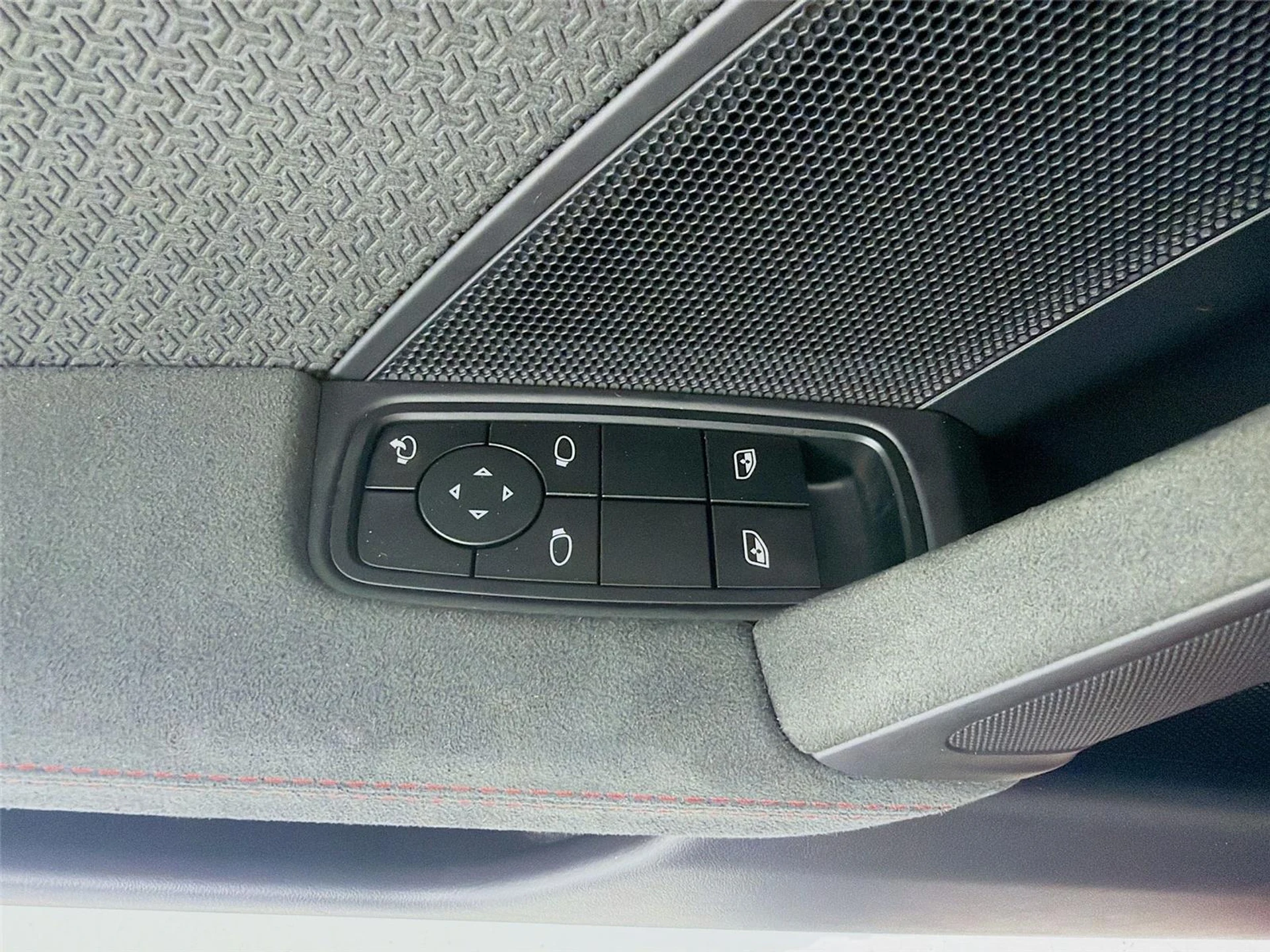 mph007_455579611_b1a1e9bdce84ba5ef0cf263c41cc07f8_4dc027e467